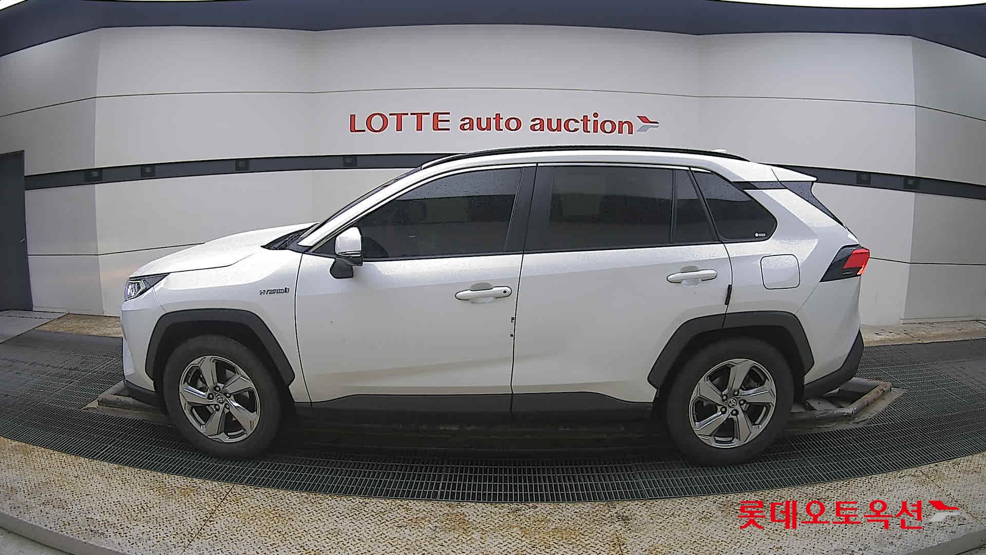 2021 - Toyota RAV4
