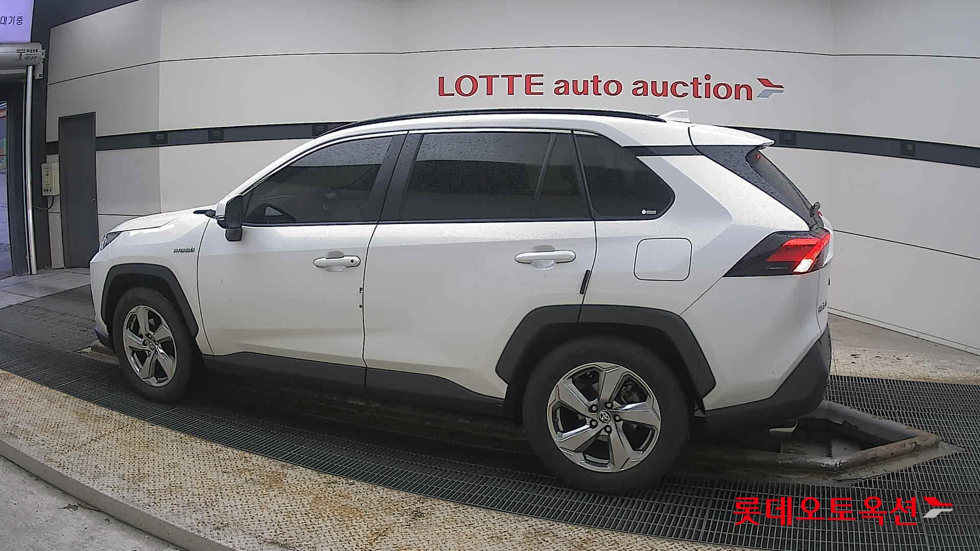 2021 - Toyota RAV4