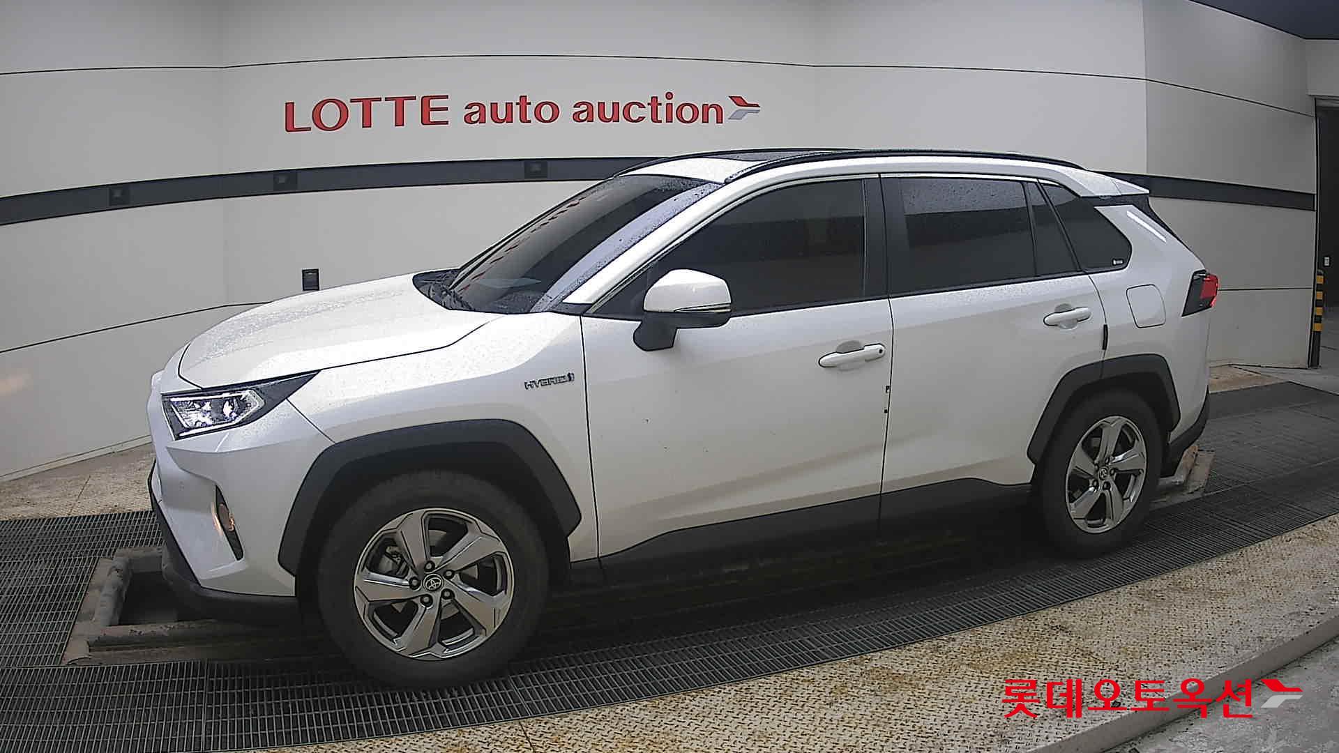 2021 - Toyota RAV4