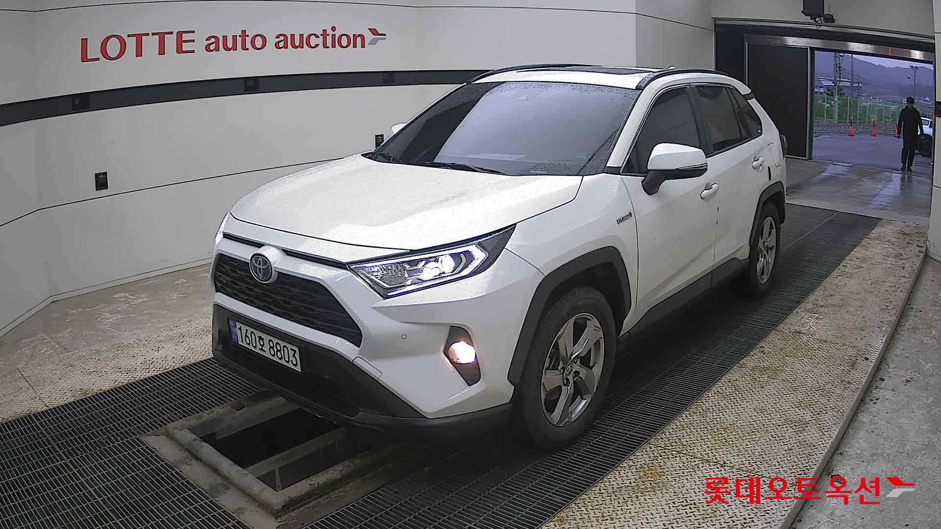 2021 - Toyota RAV4