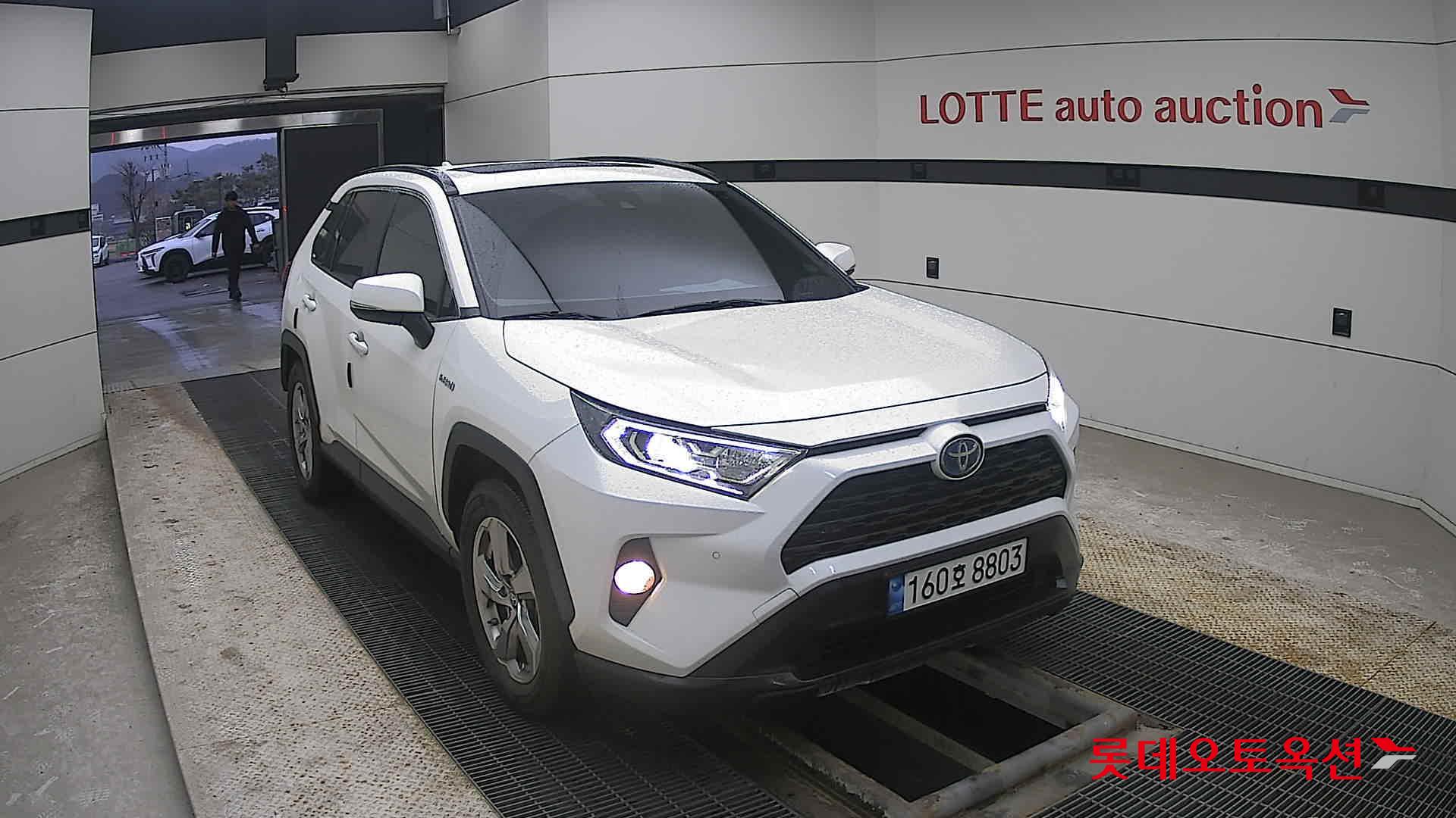 2021 - Toyota RAV4