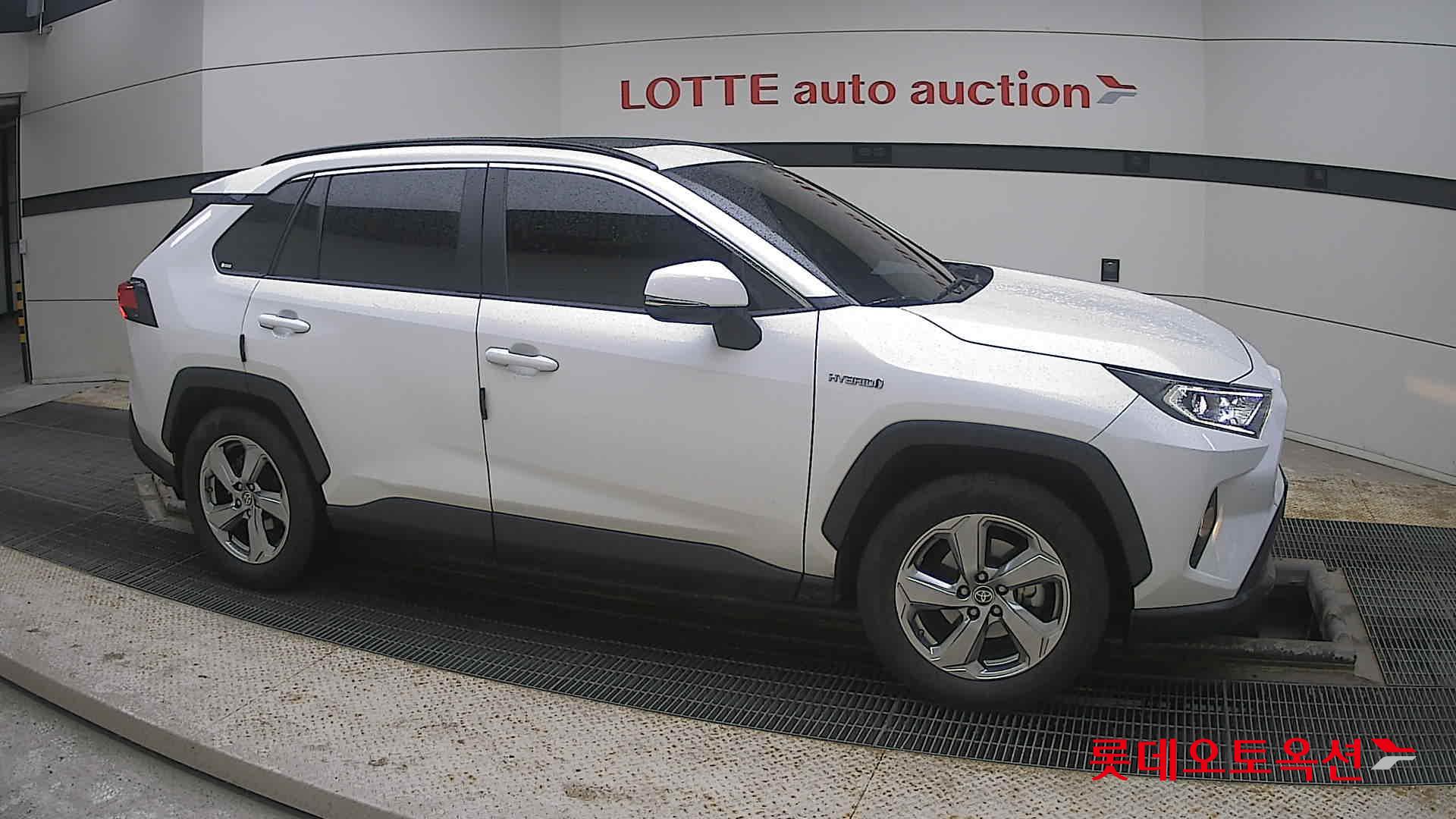 2021 - Toyota RAV4