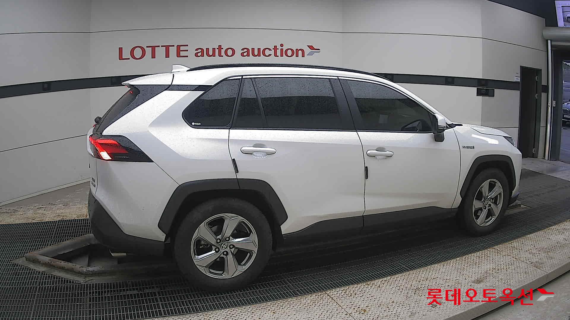 2021 - Toyota RAV4