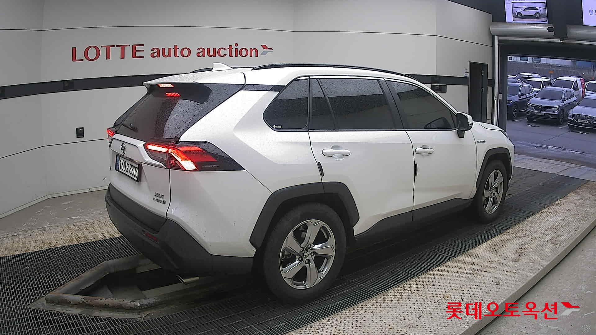 2021 - Toyota RAV4