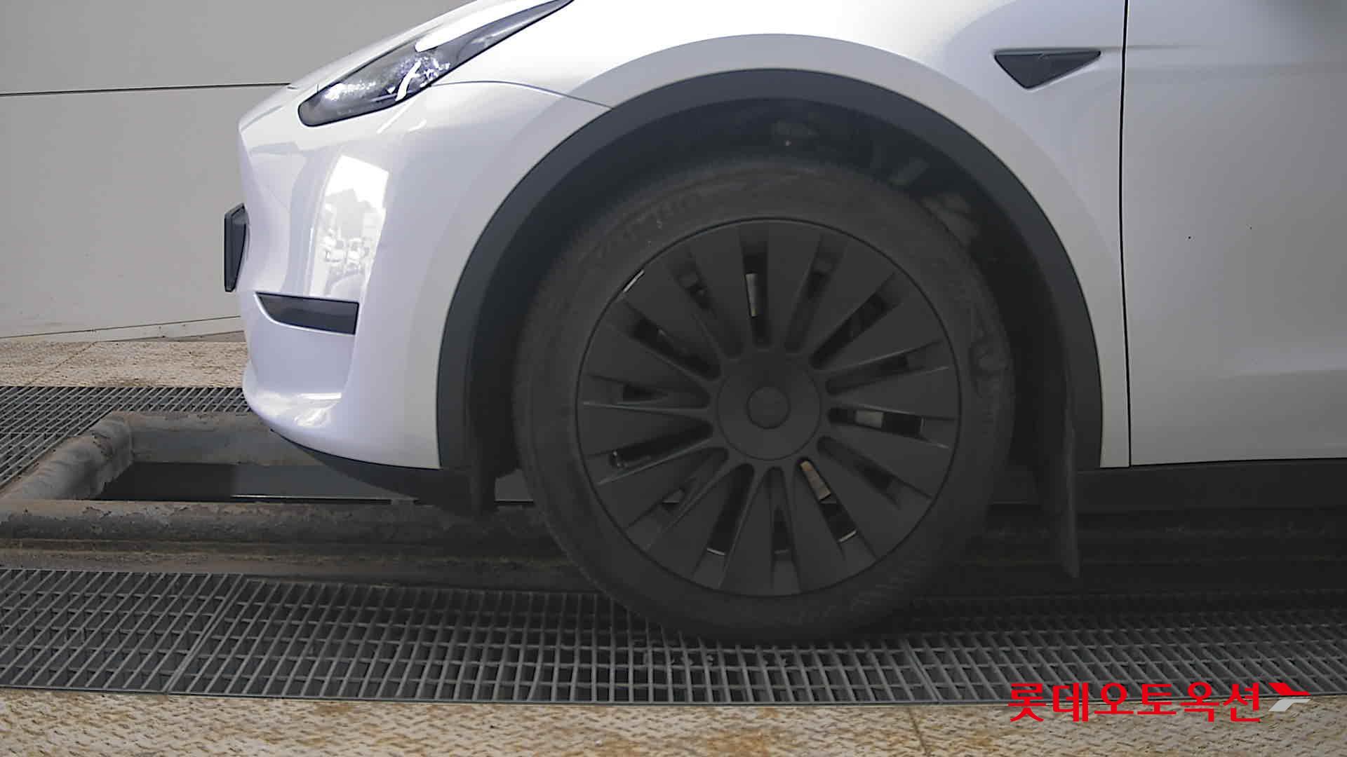 2024 - Tesla MODEL Y