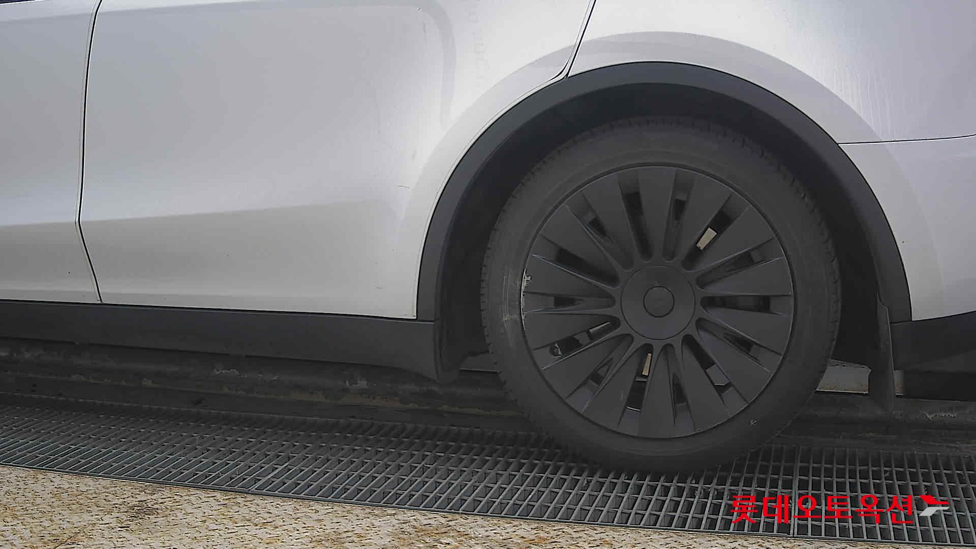 2024 - Tesla MODEL Y