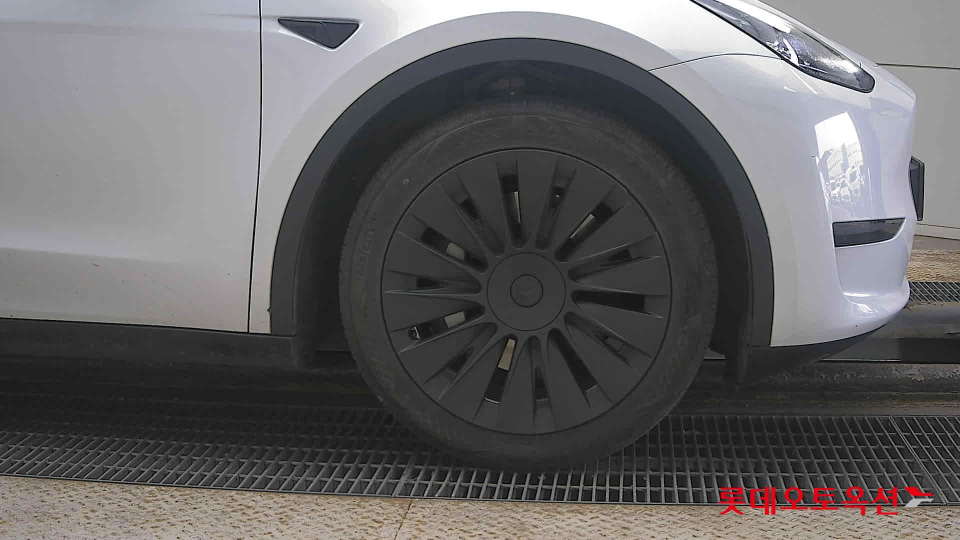 2024 - Tesla MODEL Y