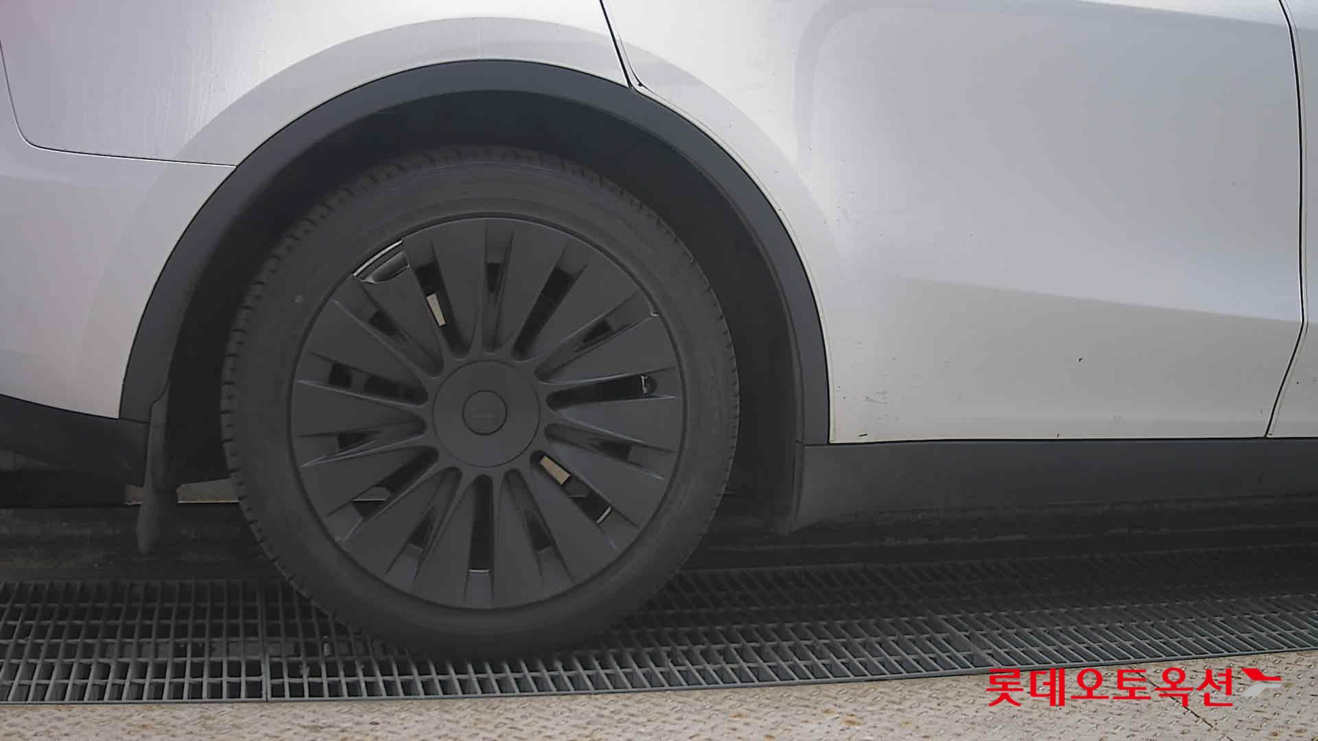 2024 - Tesla MODEL Y