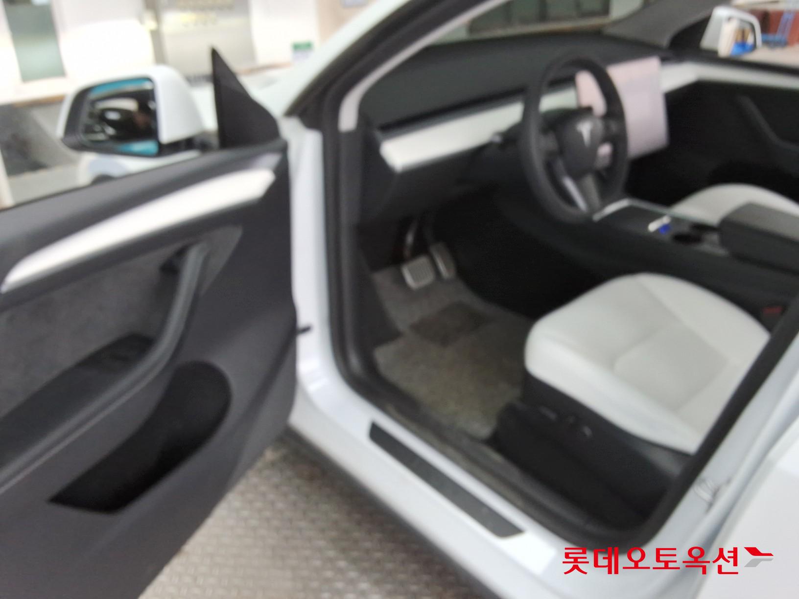 2024 - Tesla MODEL Y