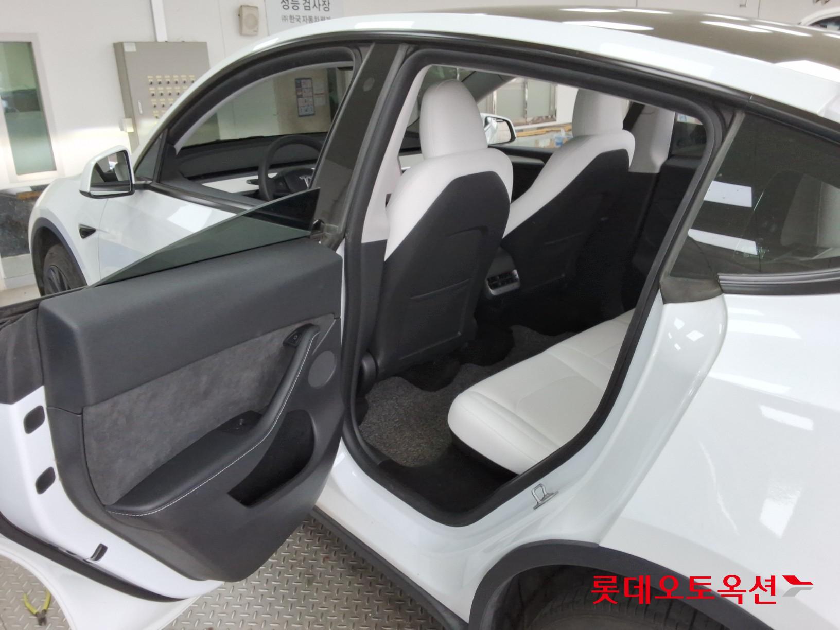 2024 - Tesla MODEL Y