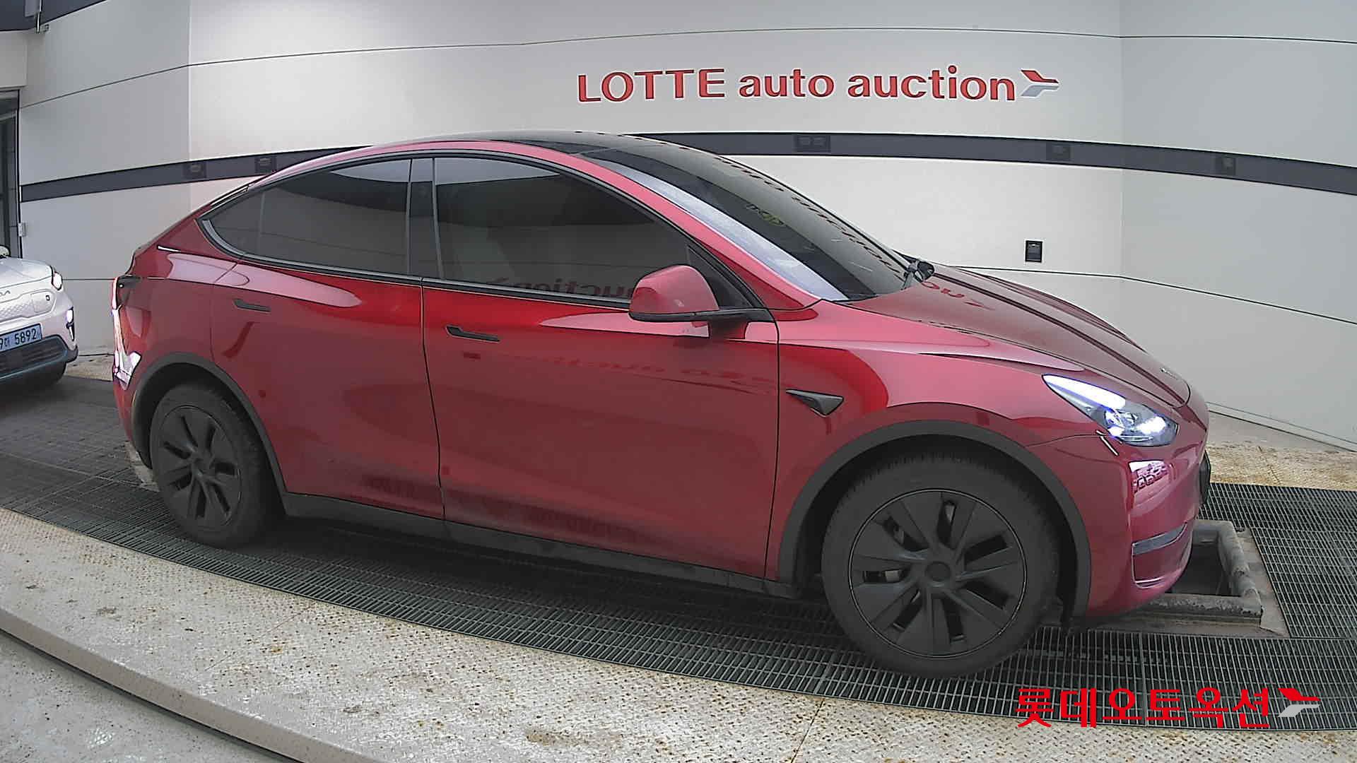 2024 - Tesla MODEL Y