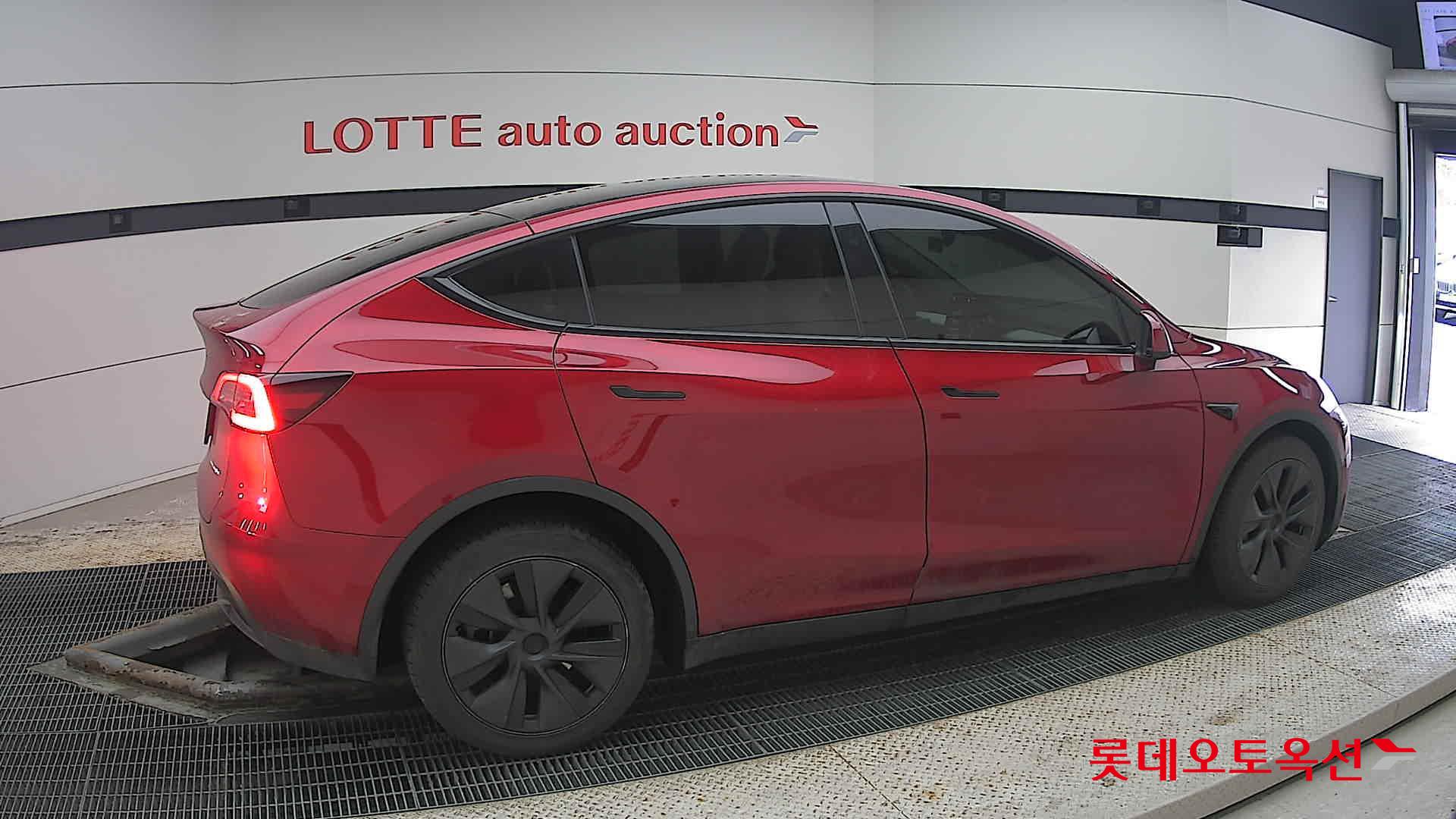 2024 - Tesla MODEL Y