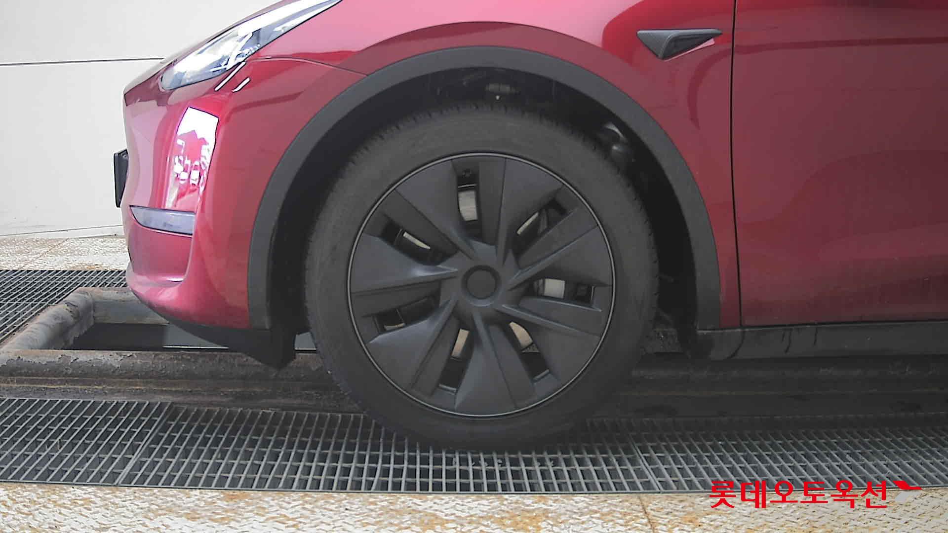 2024 - Tesla MODEL Y