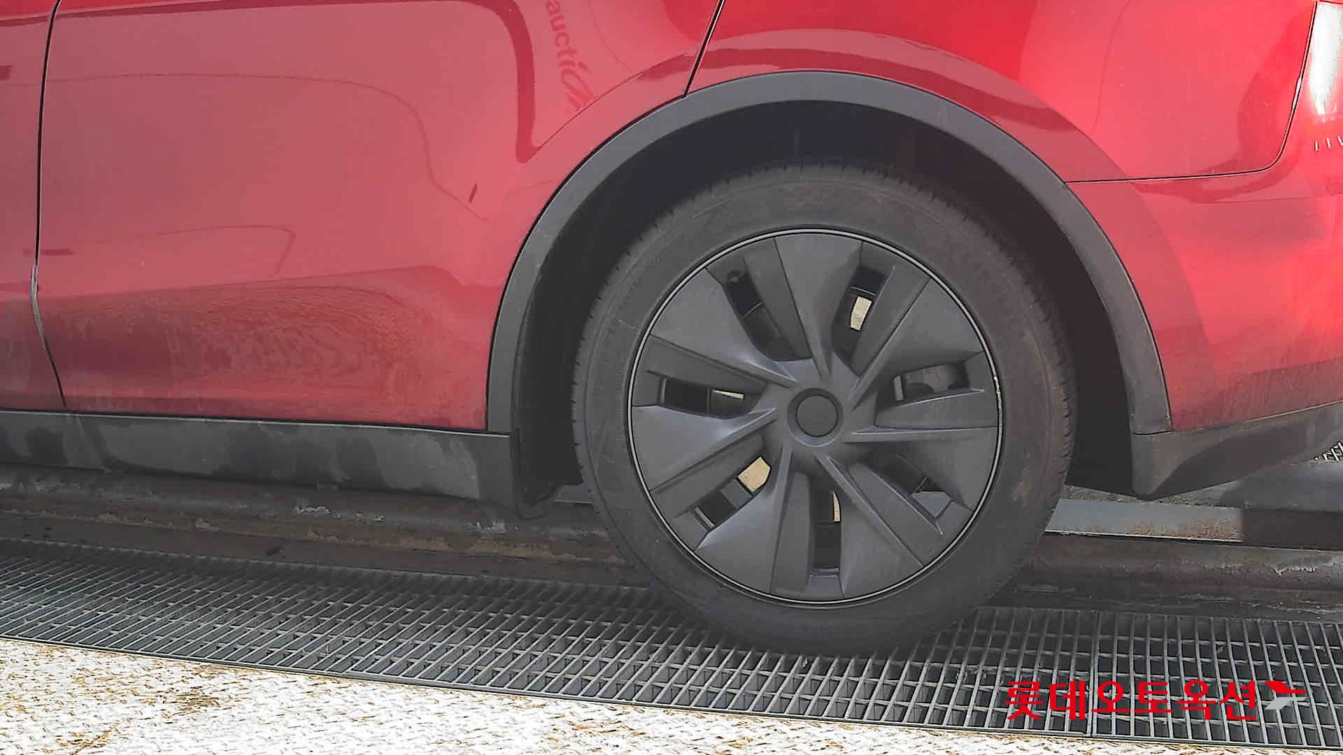 2024 - Tesla MODEL Y