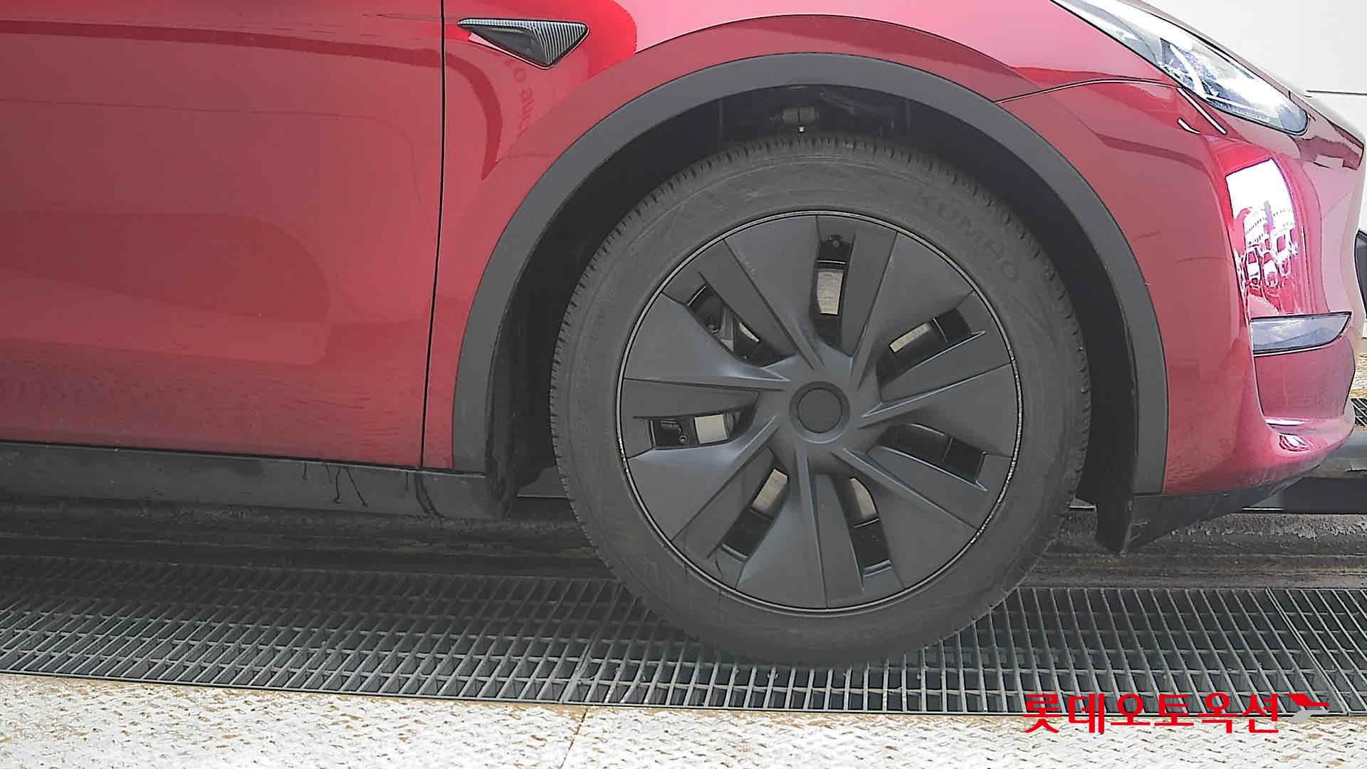 2024 - Tesla MODEL Y