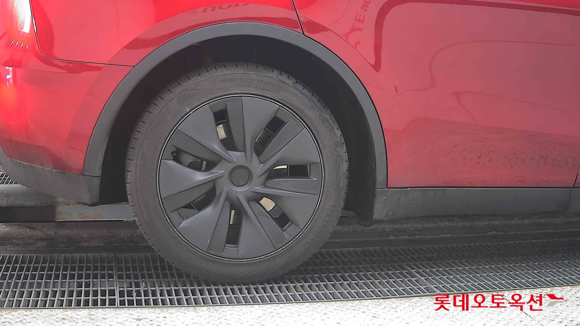 2024 - Tesla MODEL Y