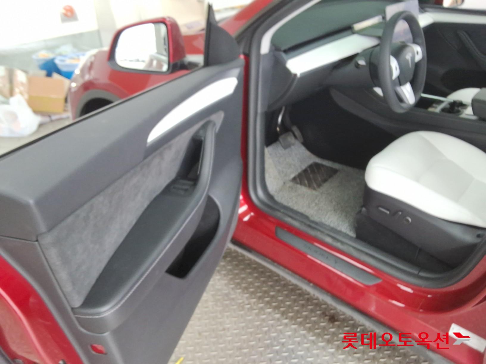 2024 - Tesla MODEL Y