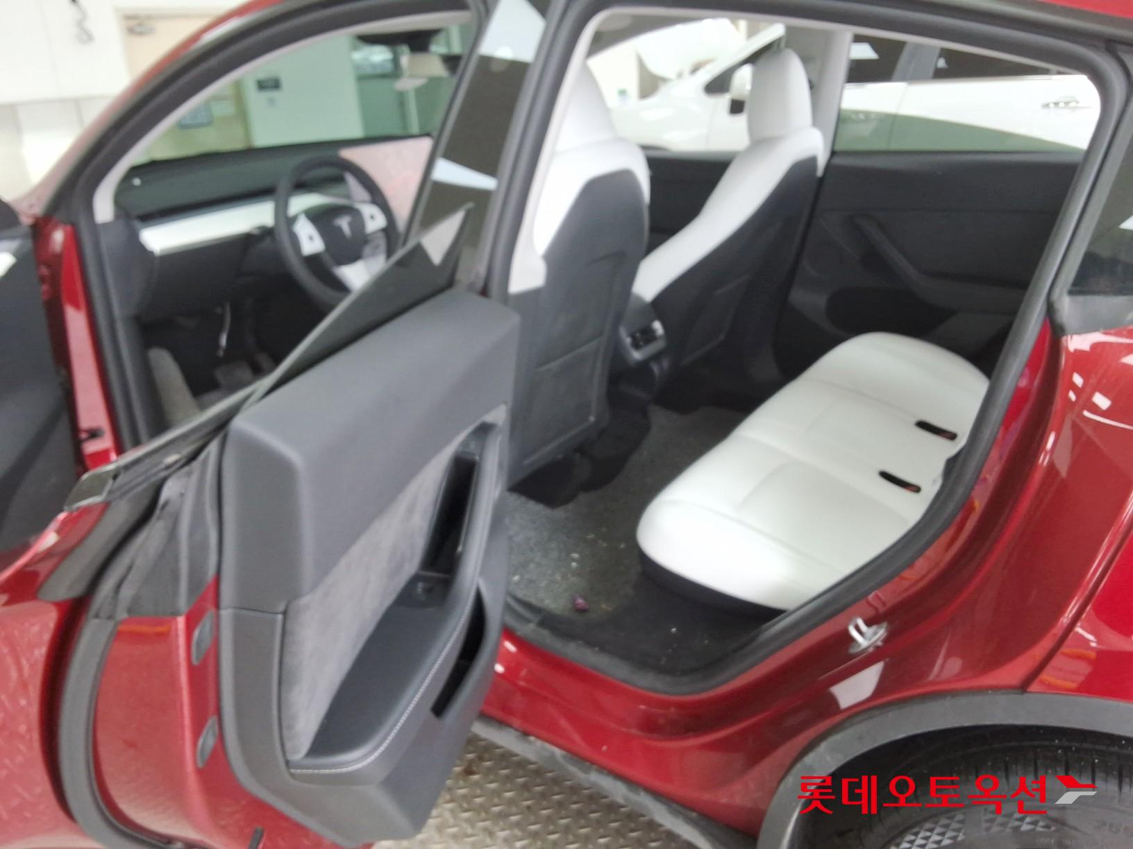 2024 - Tesla MODEL Y