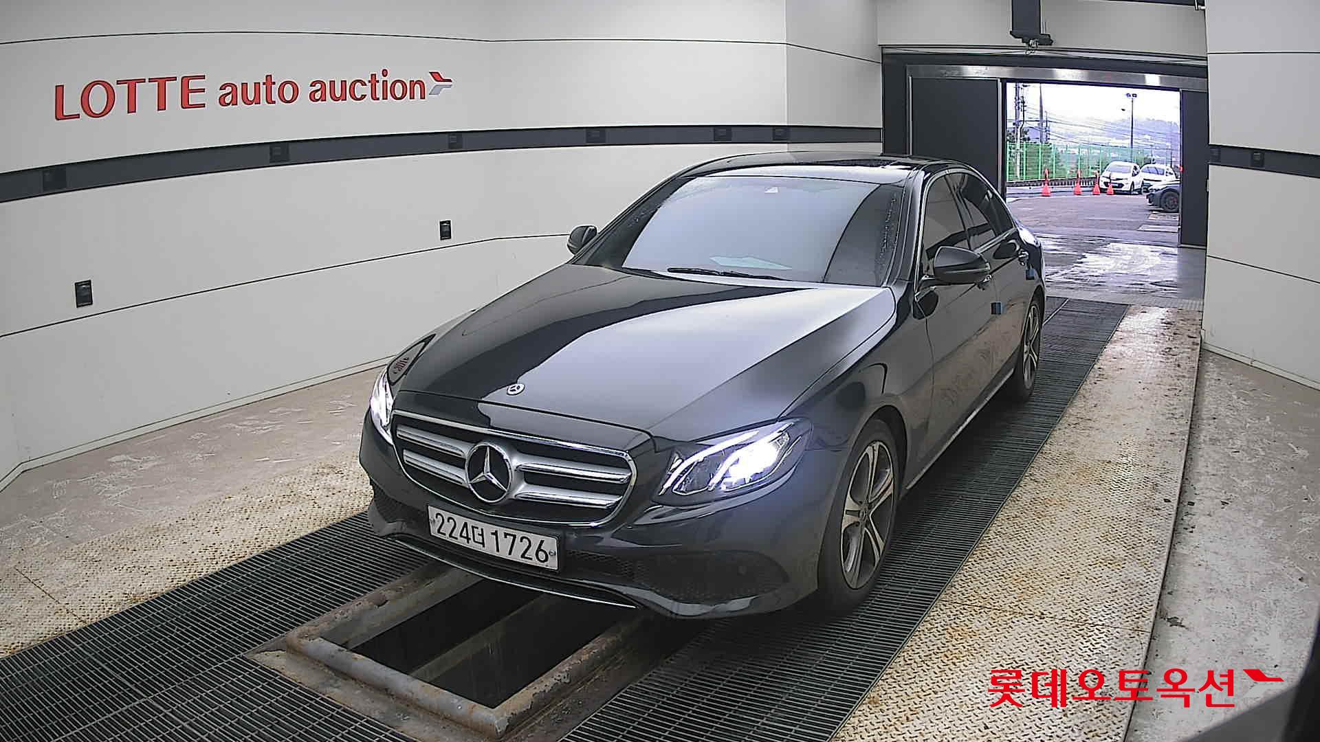 Mercedes-Benz E300 2019 Черный из Кореи