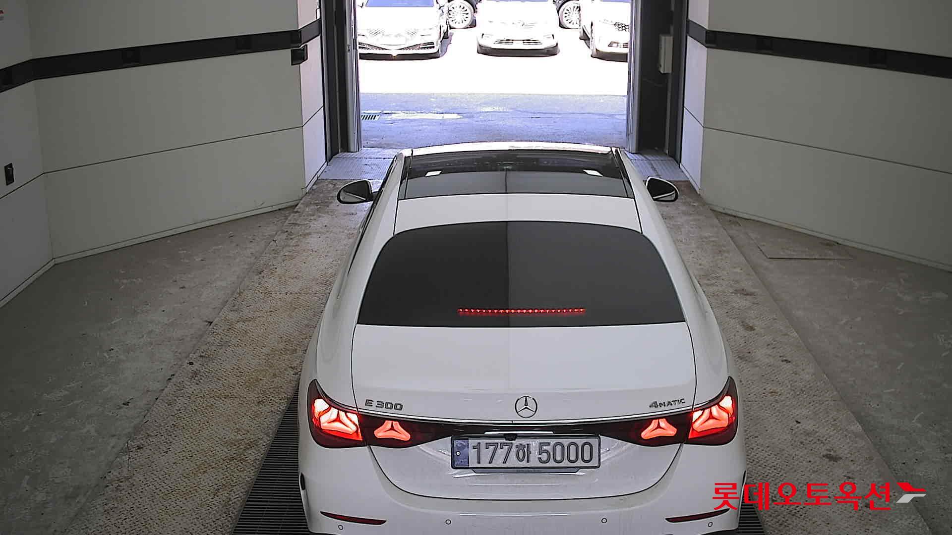 Mercedes-Benz E-Class - 17