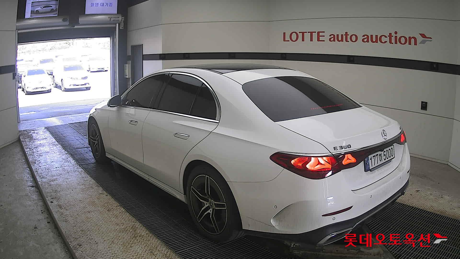 Mercedes-Benz E-Class - 4