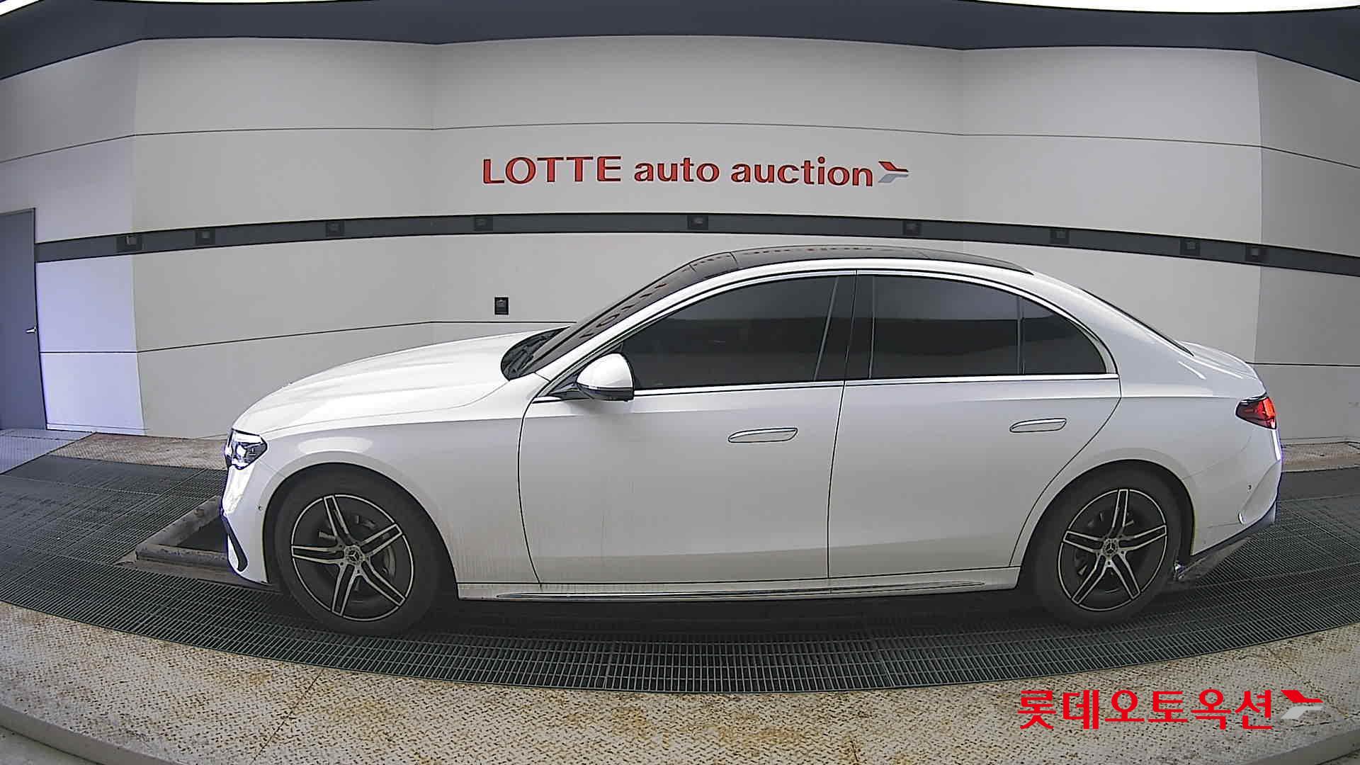 Mercedes-Benz E-Class - 13