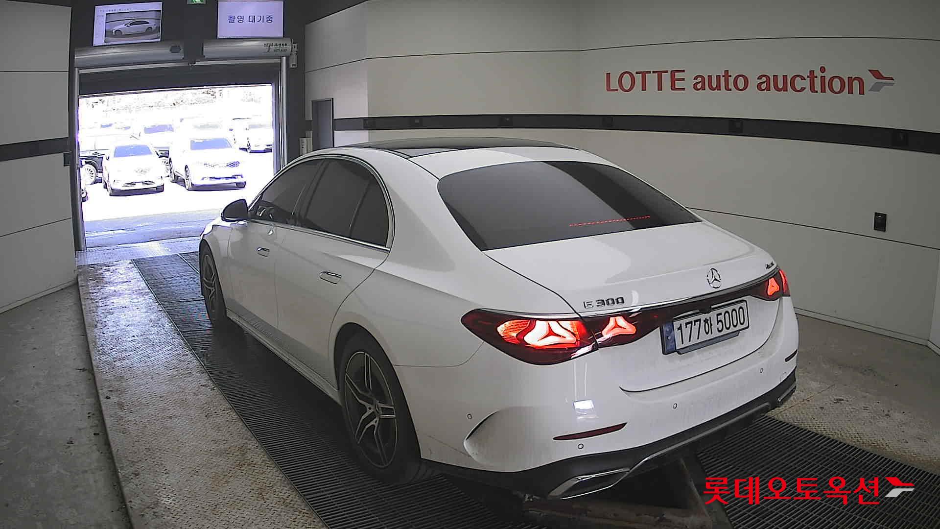 Mercedes-Benz E-Class - 16