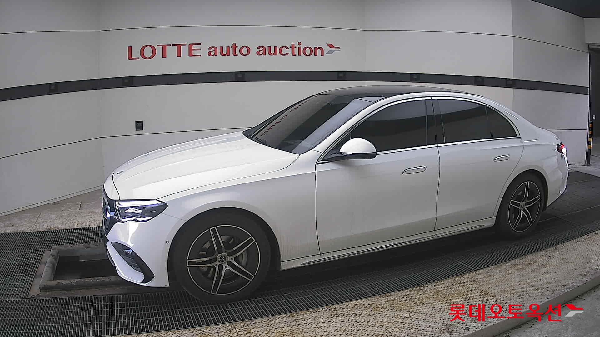 Mercedes-Benz E-Class - 12