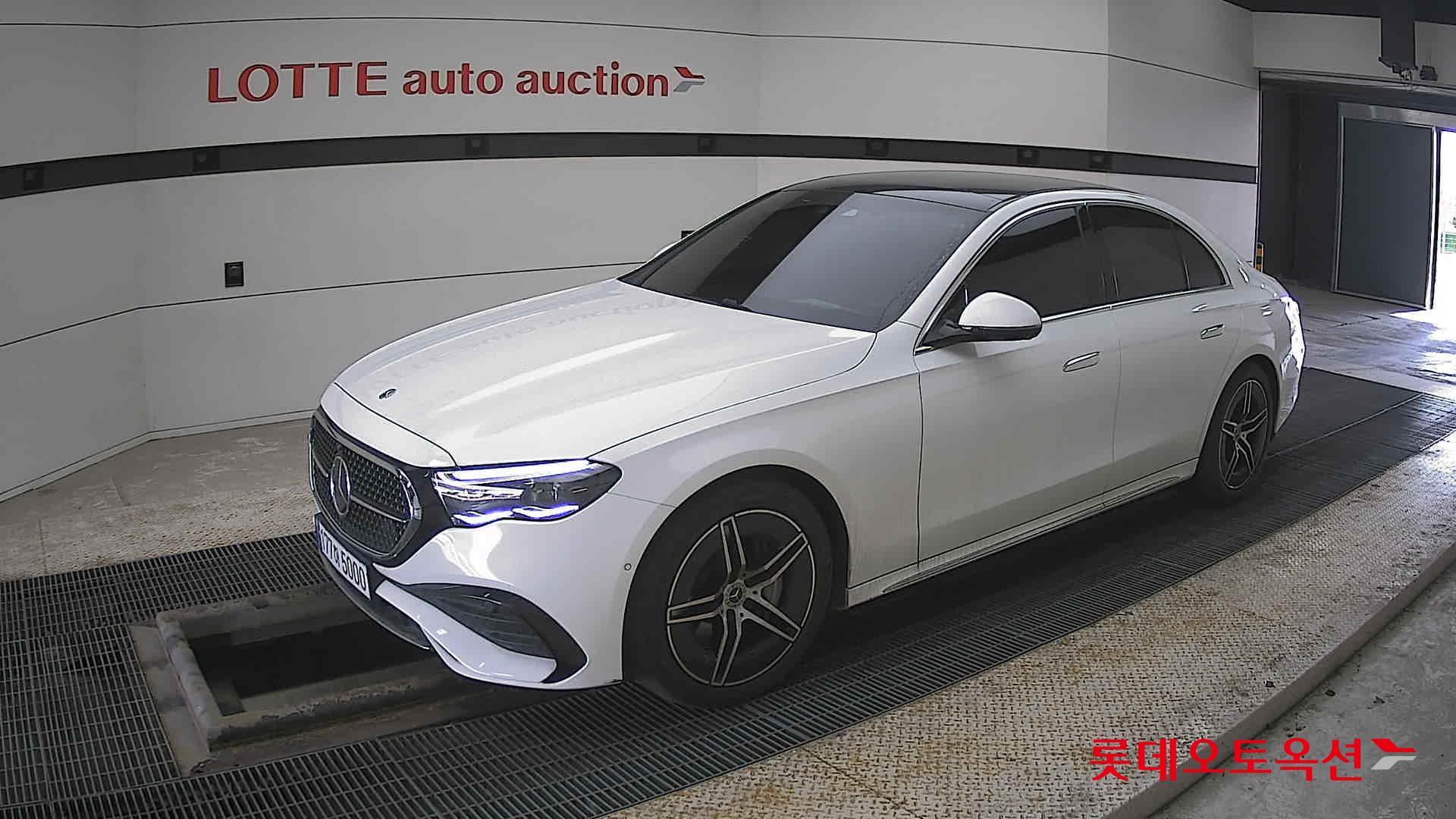 Mercedes-Benz E-Class - 11