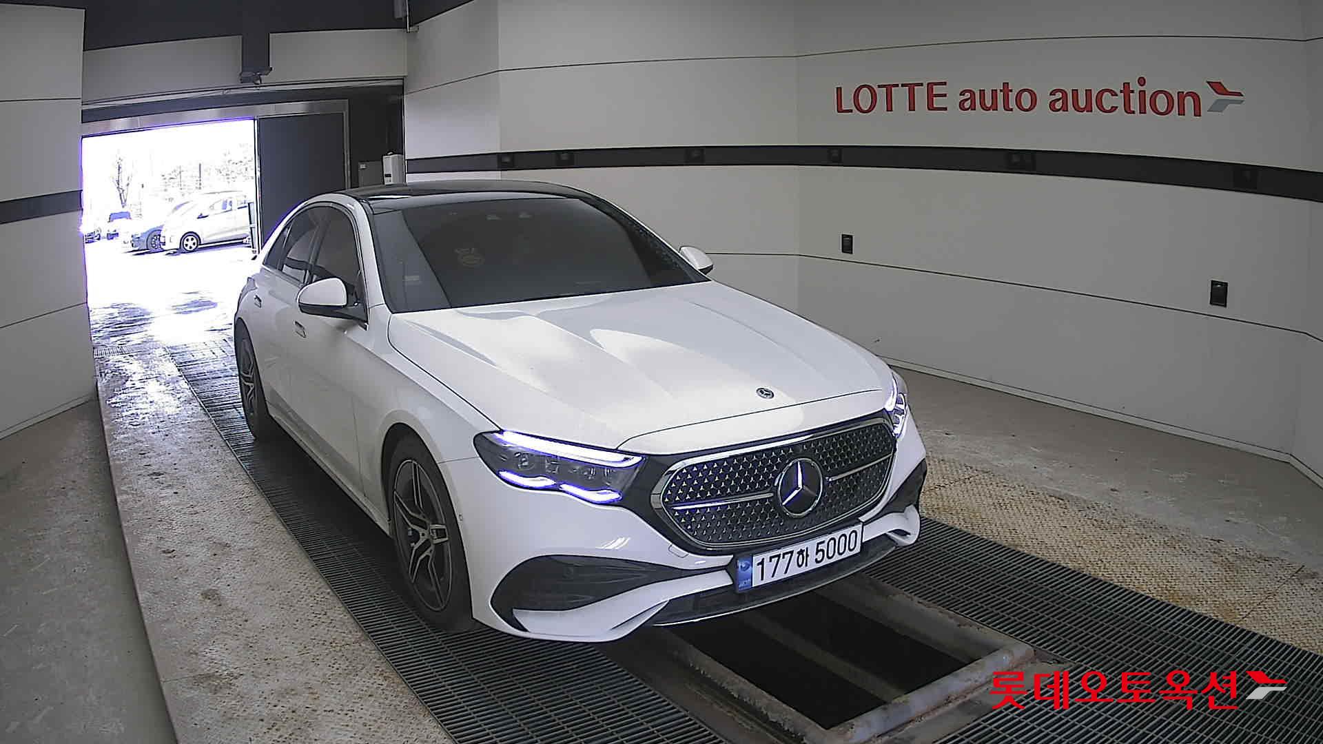 Mercedes-Benz E-Class - 24