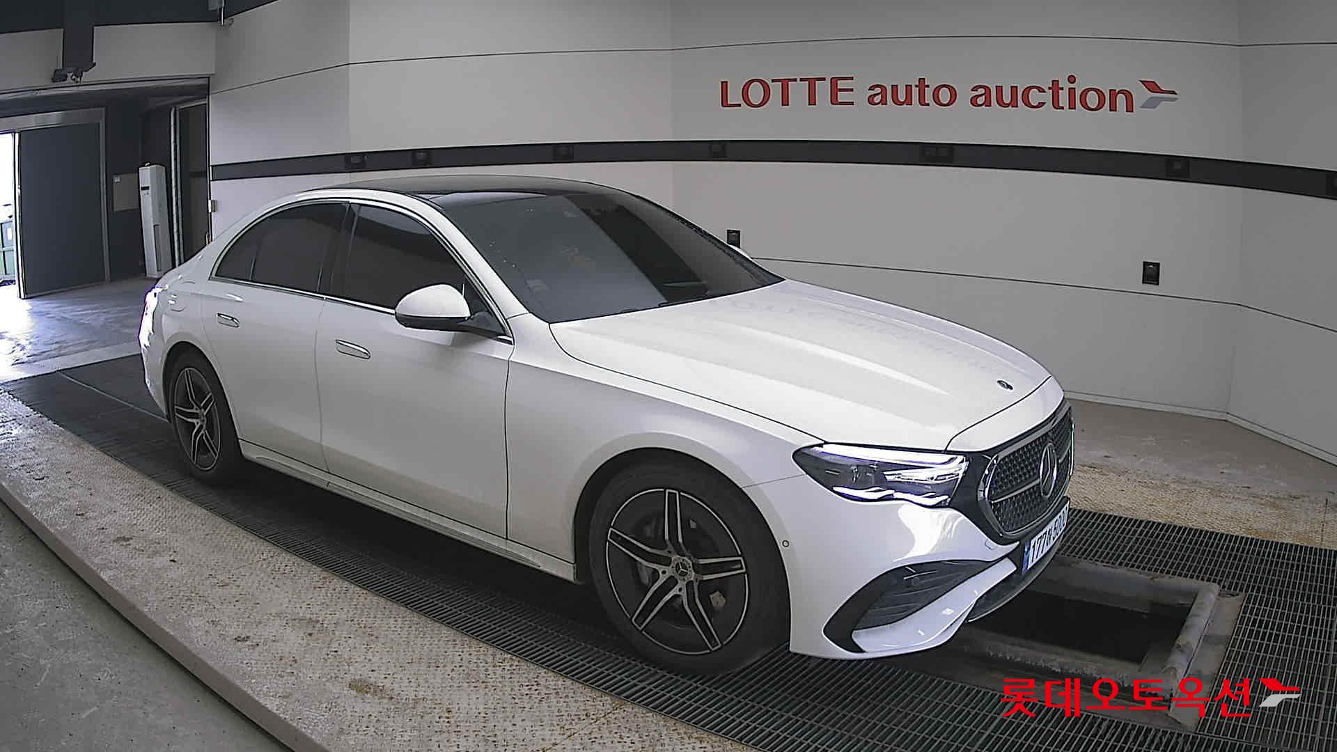 Mercedes-Benz E-Class - 23