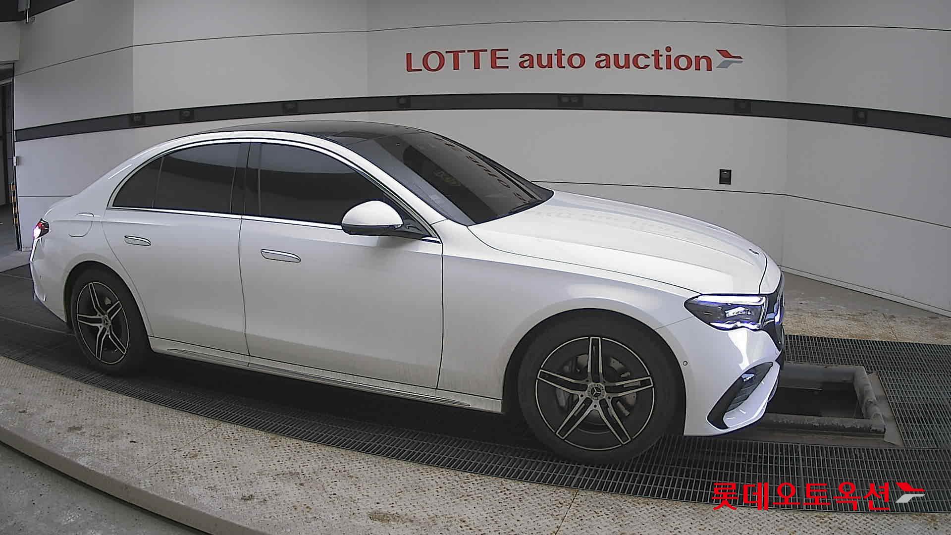 Mercedes-Benz E-Class - 22