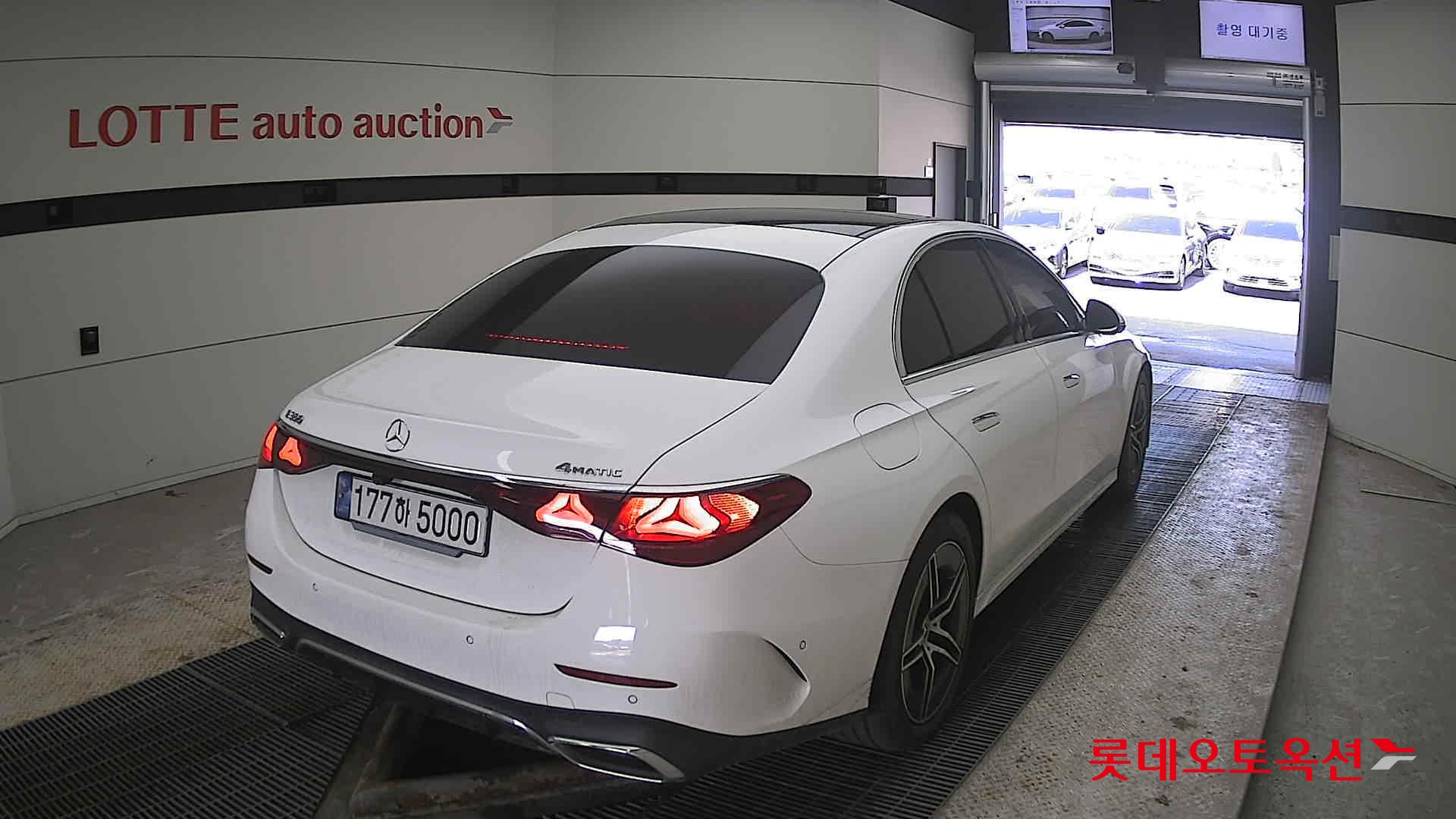 Mercedes-Benz E-Class - 18