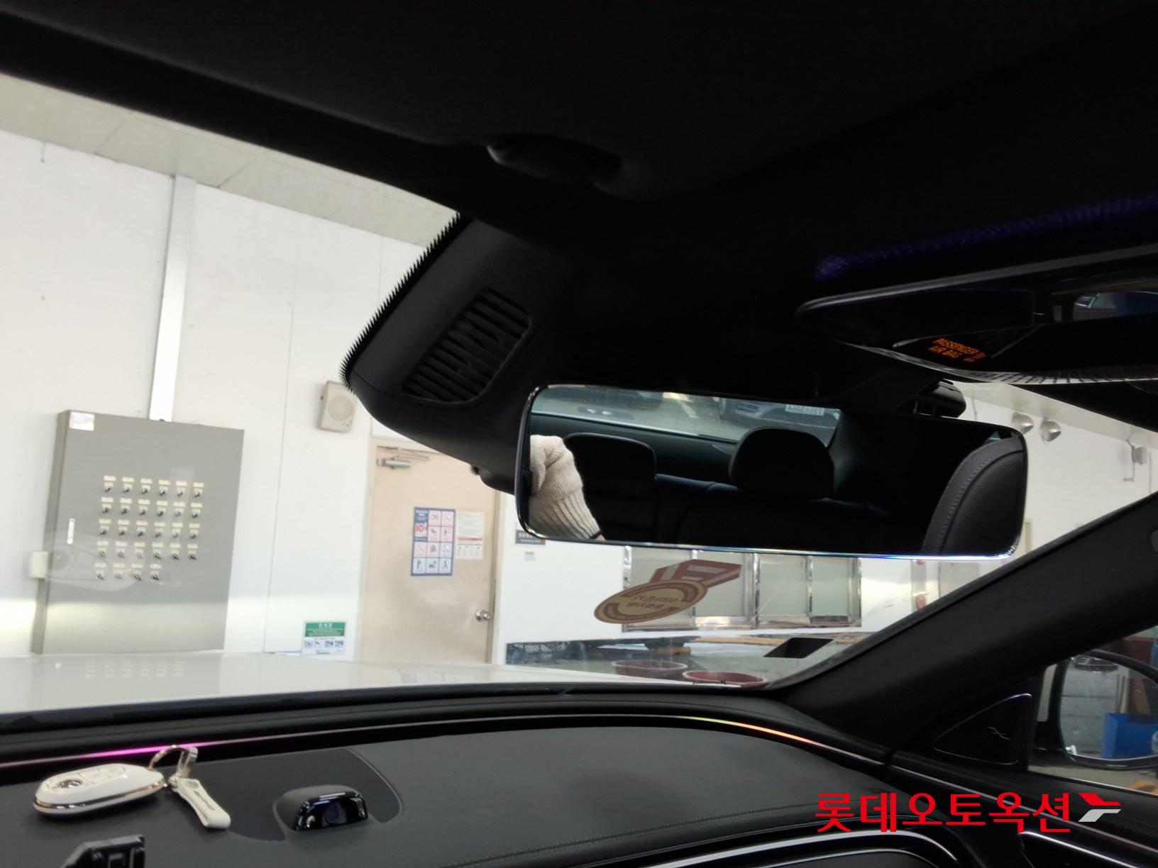 Mercedes-Benz E-Class - 33