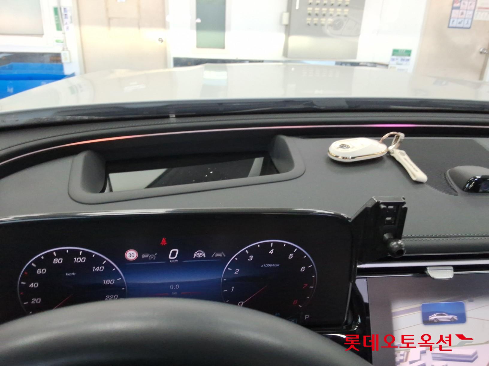 Mercedes-Benz E-Class - 34