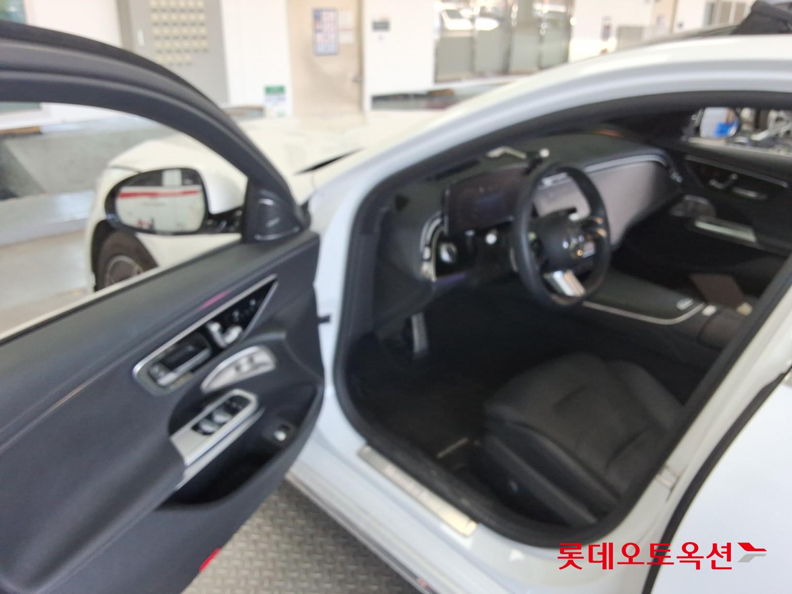 Mercedes-Benz E-Class - 36