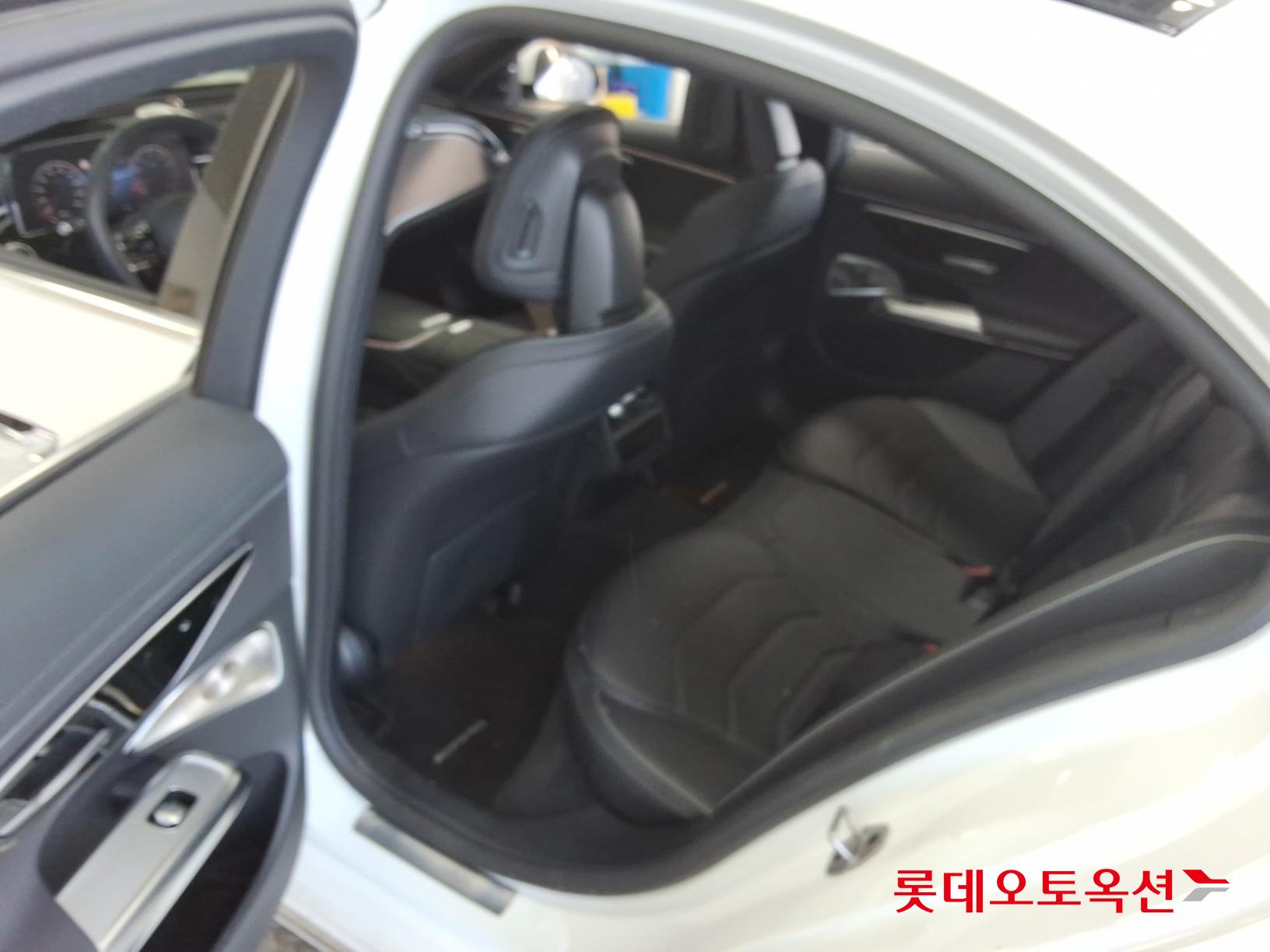 Mercedes-Benz E-Class - 37