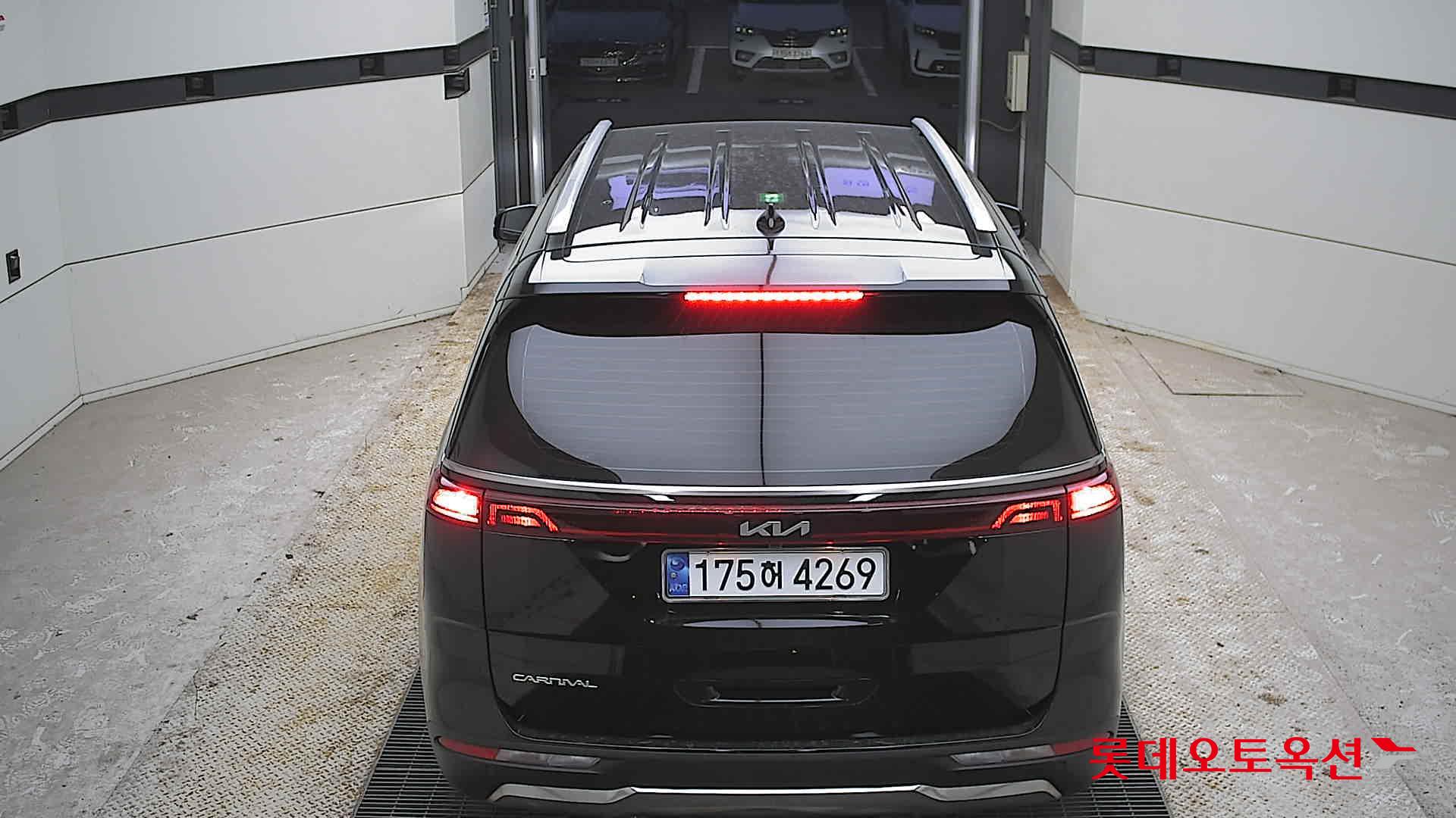 كيا كارنيفال 2023 - صورة 17