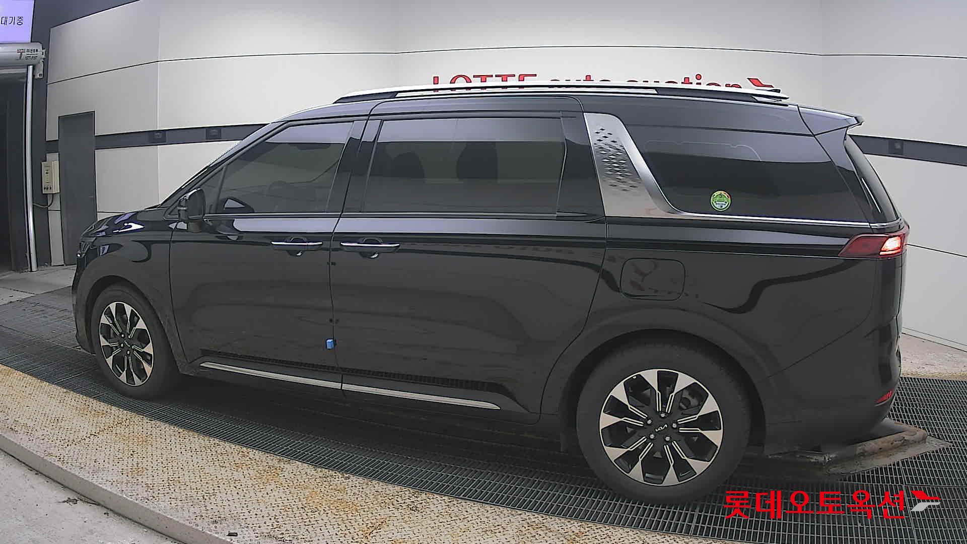 كيا كارنيفال 2023 - صورة 14