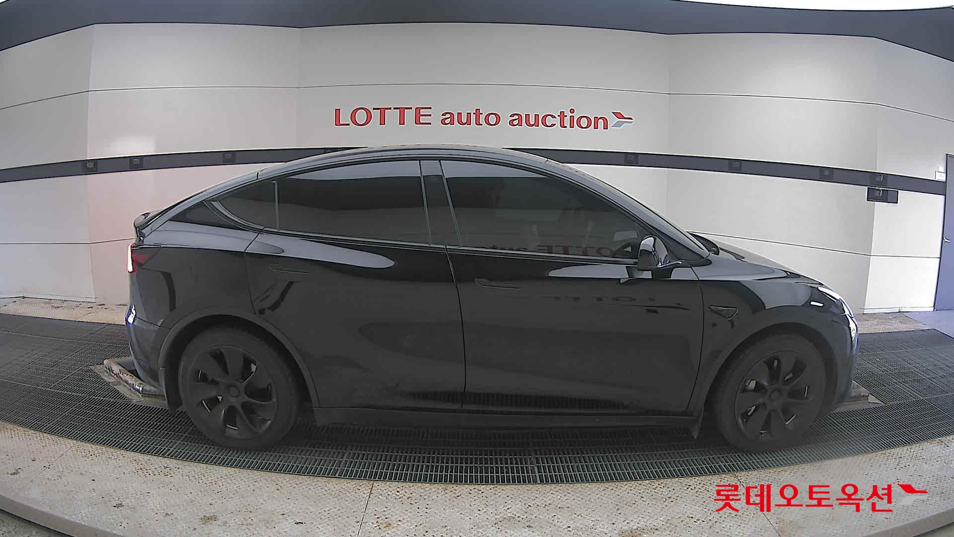 Tesla Model Y 2024 - Image 21