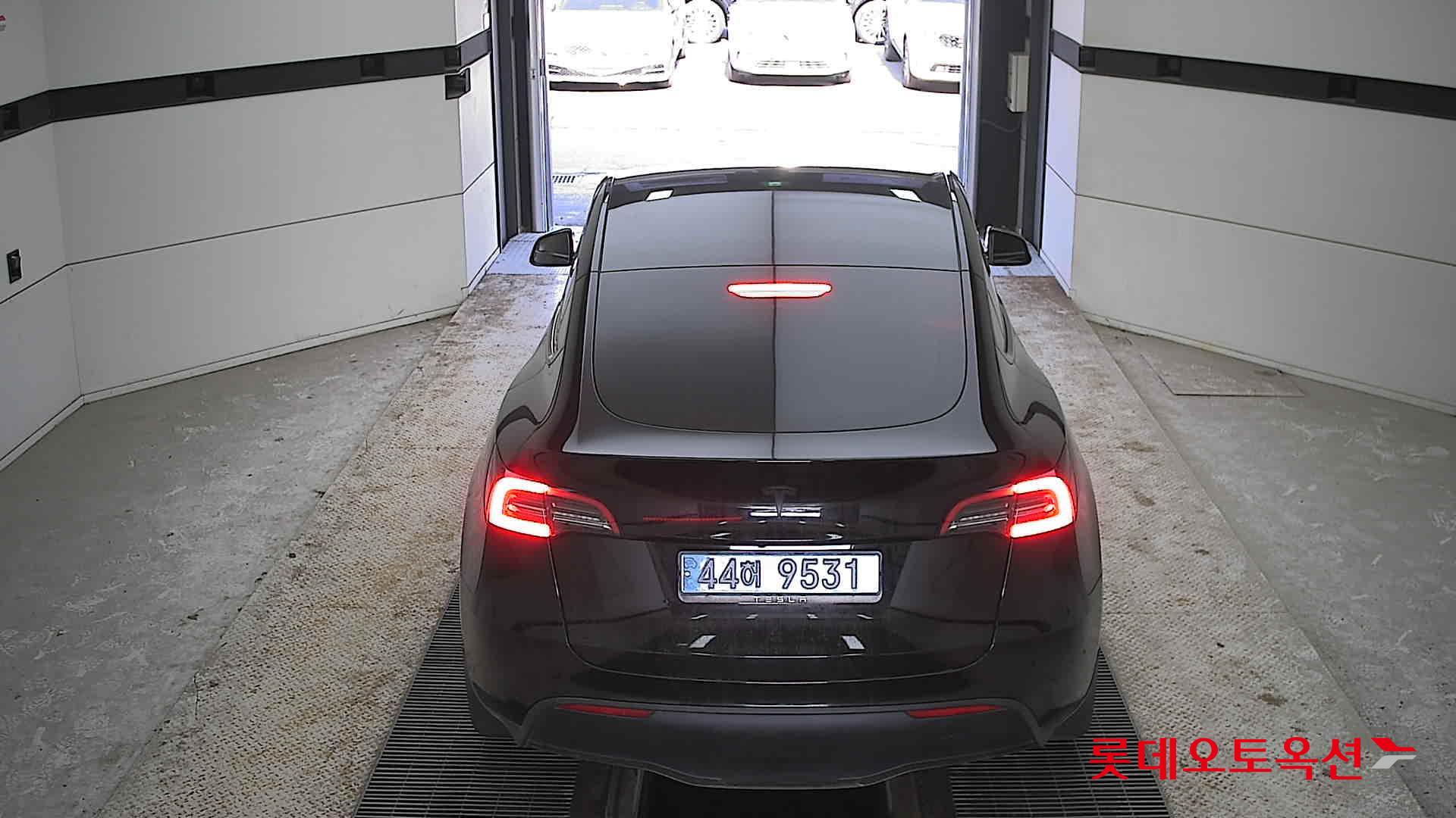 Tesla Model Y 2024 - Image 17