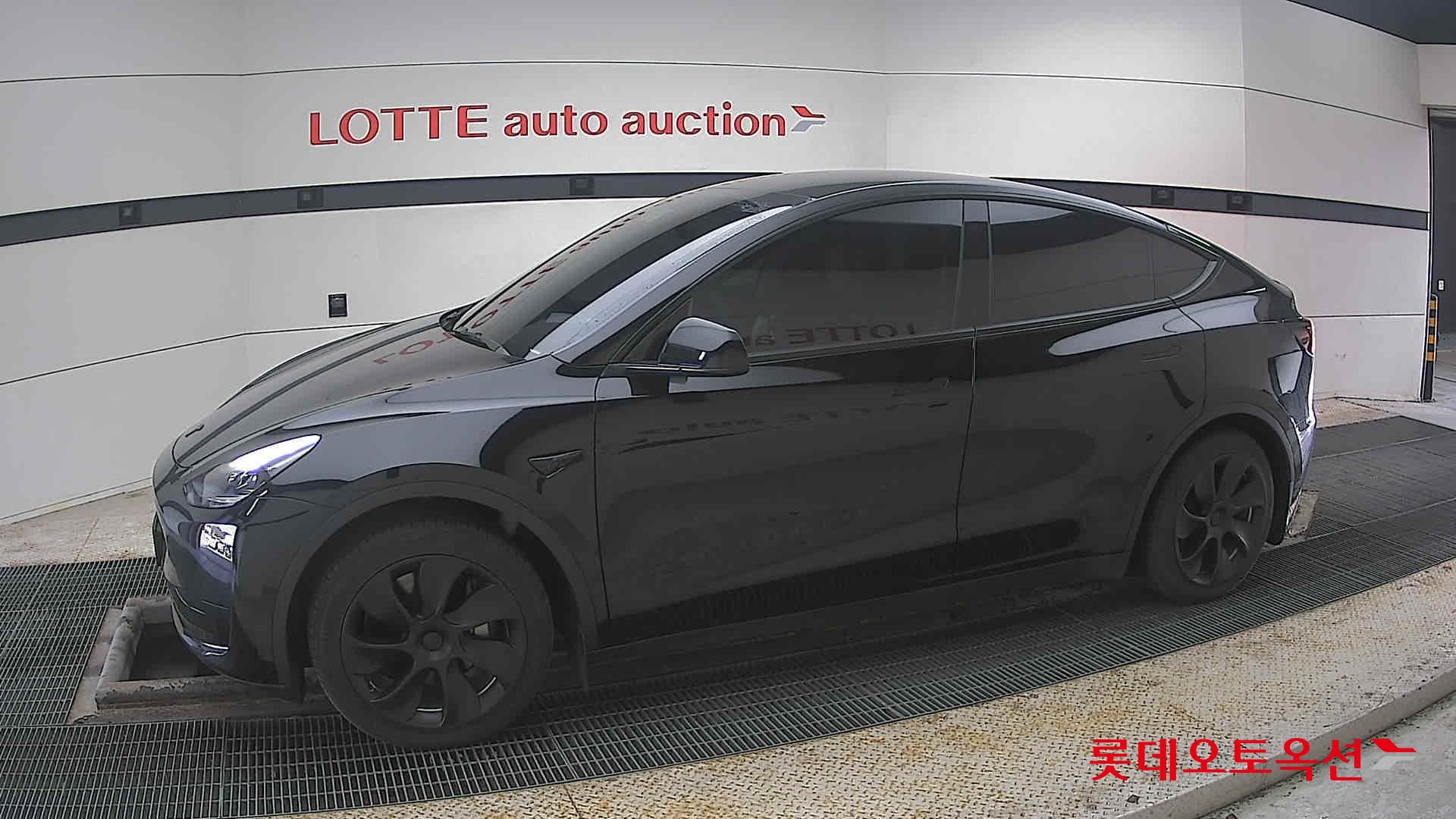 Tesla Model Y 2024 - Image 12