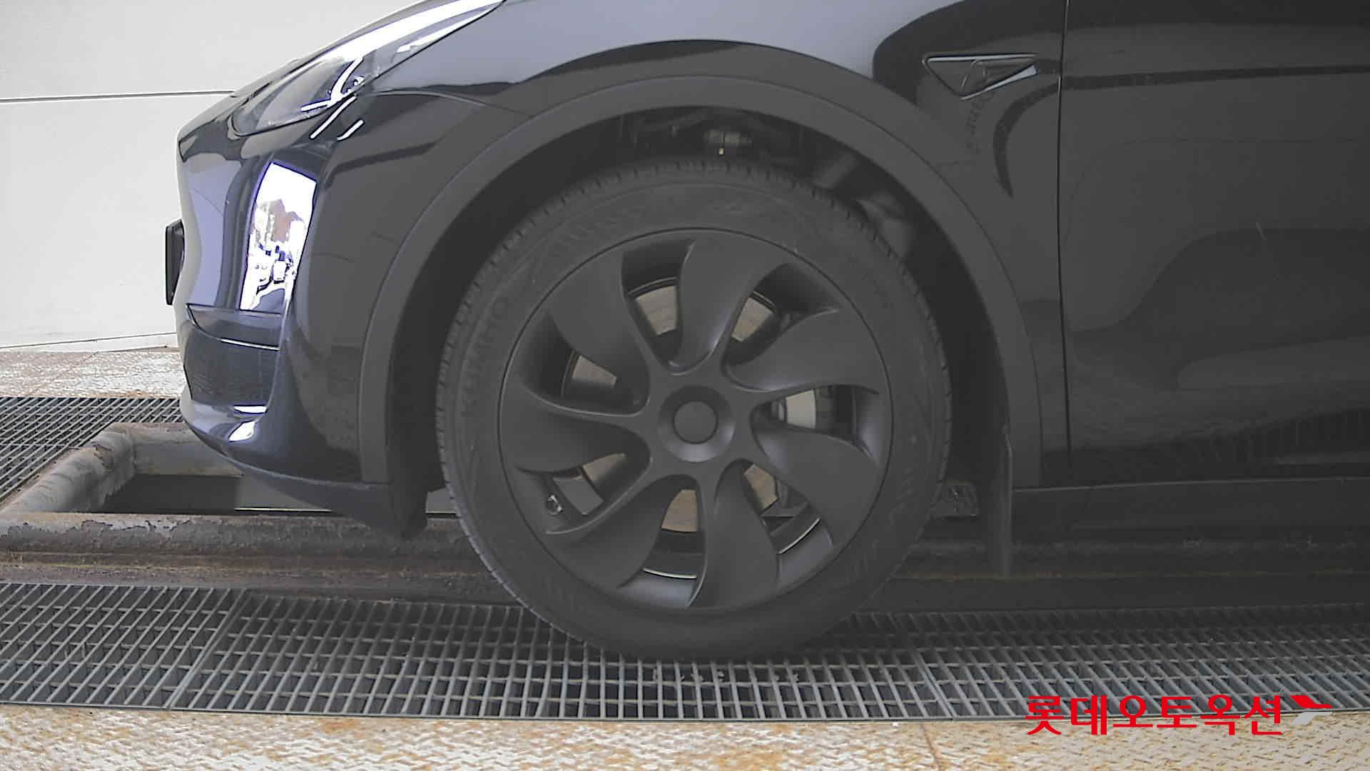 Tesla Model Y 2024 - Image 25