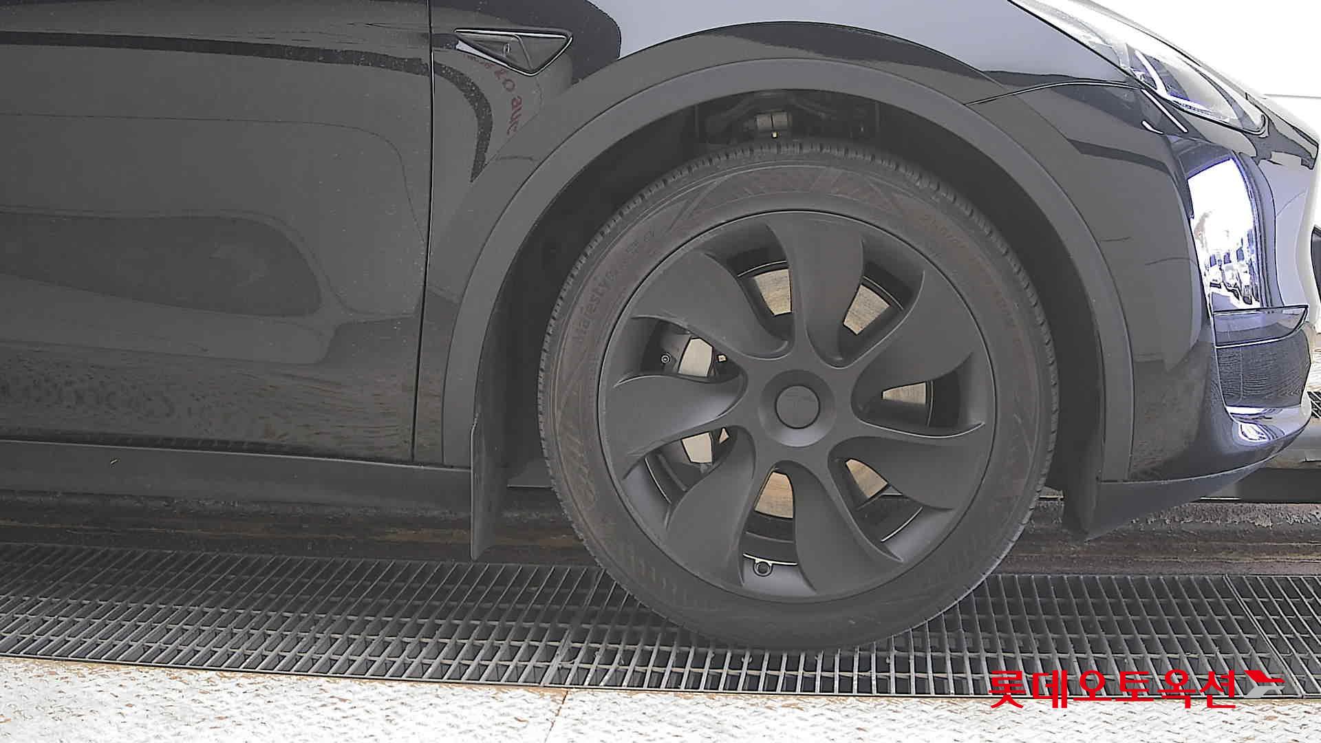 Tesla Model Y 2024 - Image 27