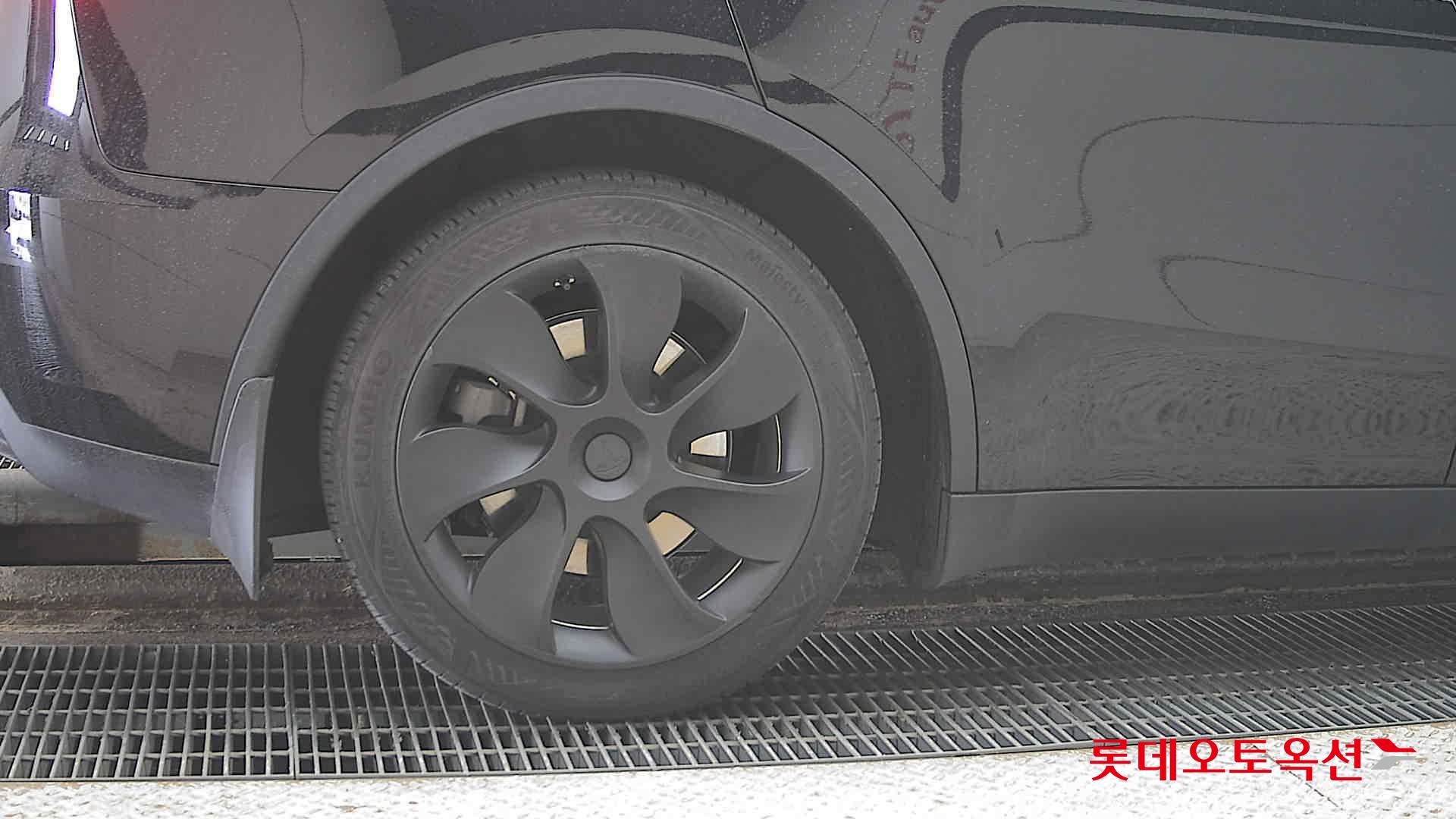 Tesla Model Y 2024 - Image 28