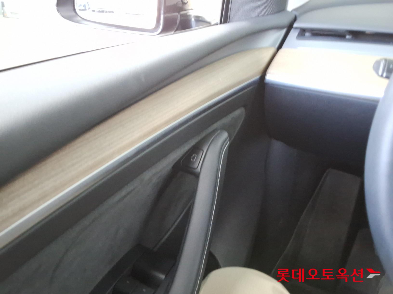 Tesla Model Y 2024 - Image 29