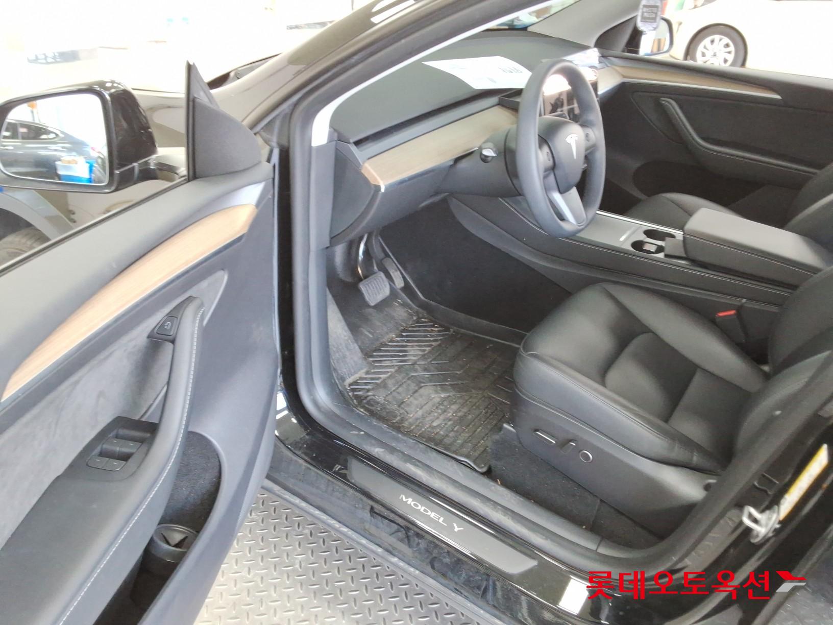 Tesla Model Y 2024 - Image 36