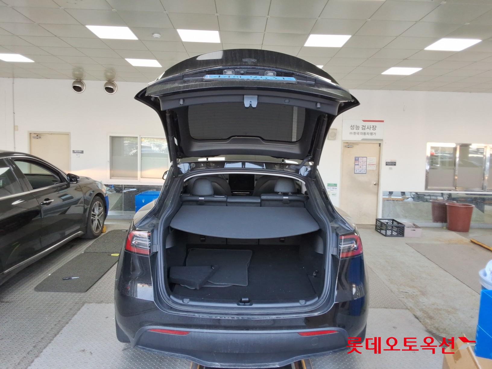 Tesla Model Y 2024 - Image 9