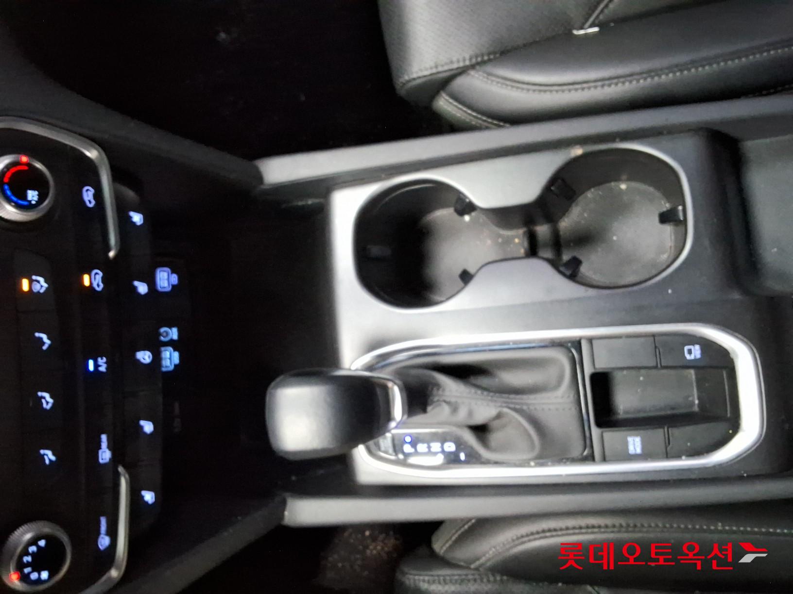 Hyundai Santa Fe 2020 - Image 32