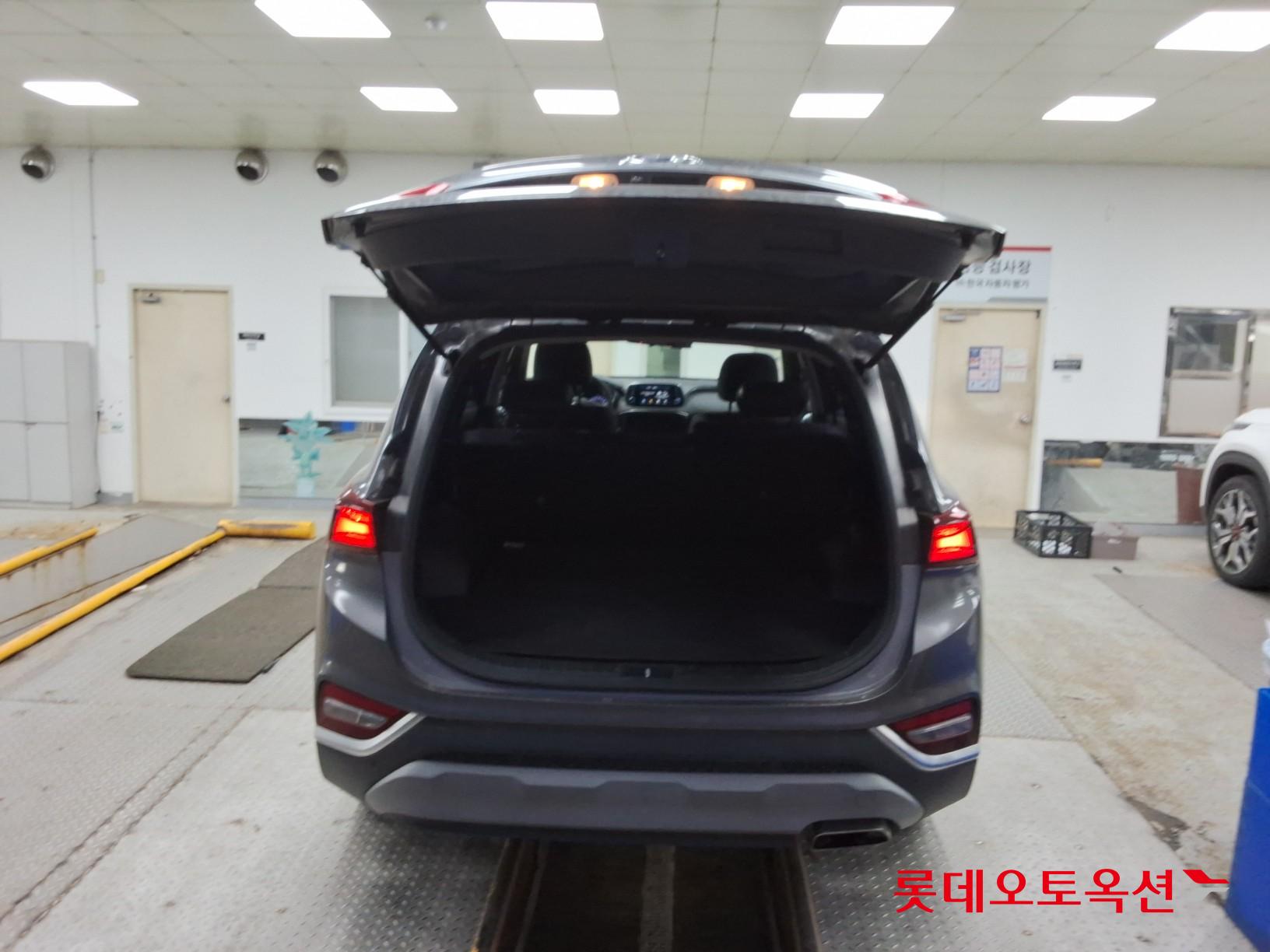 Hyundai Santa Fe 2020 - Image 9